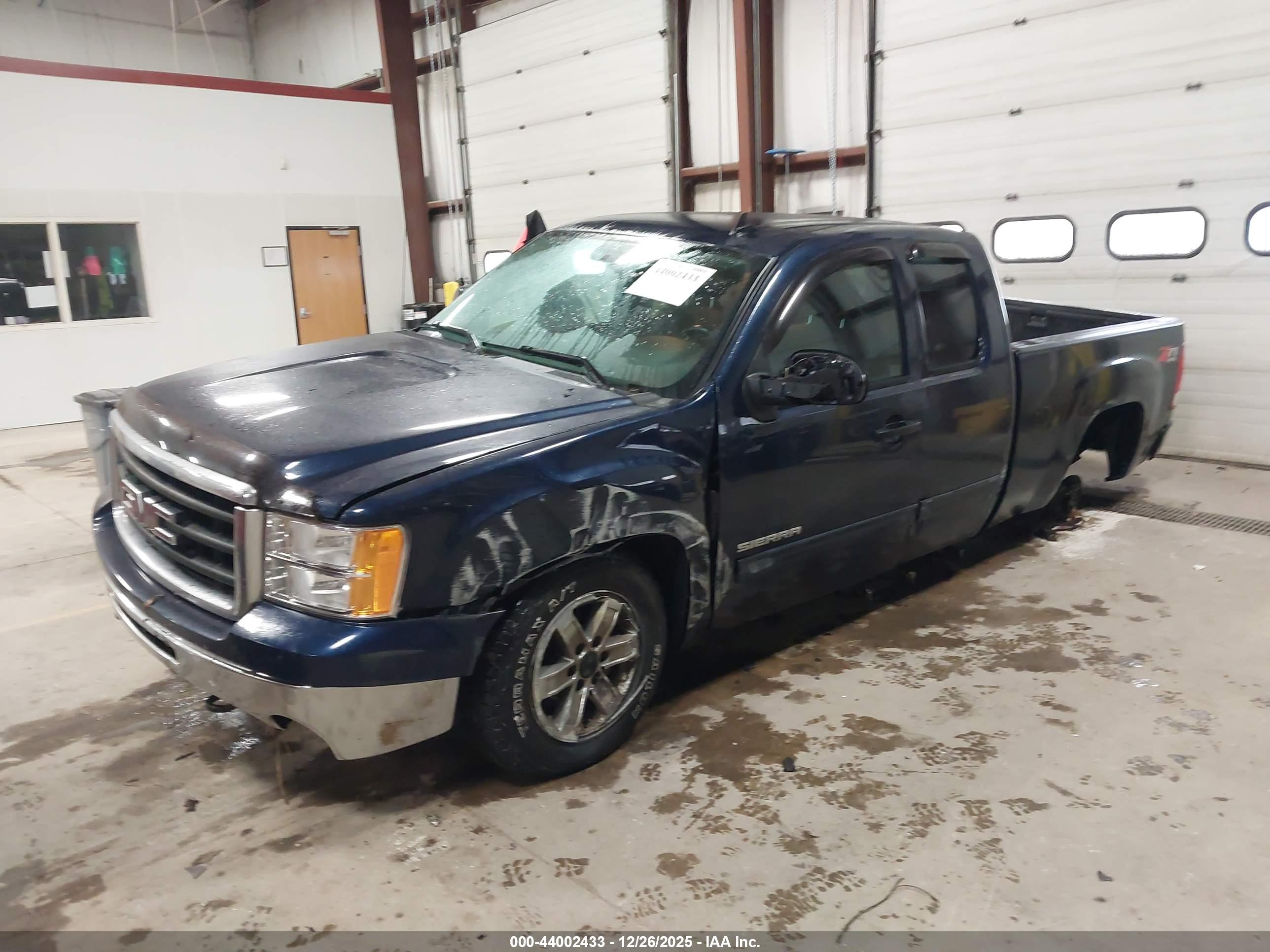 GMC SIERRA image 2
