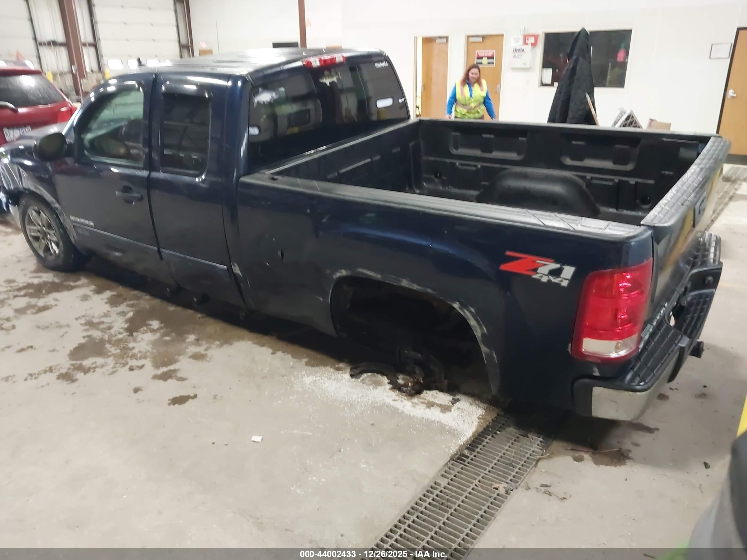 GMC SIERRA image 3