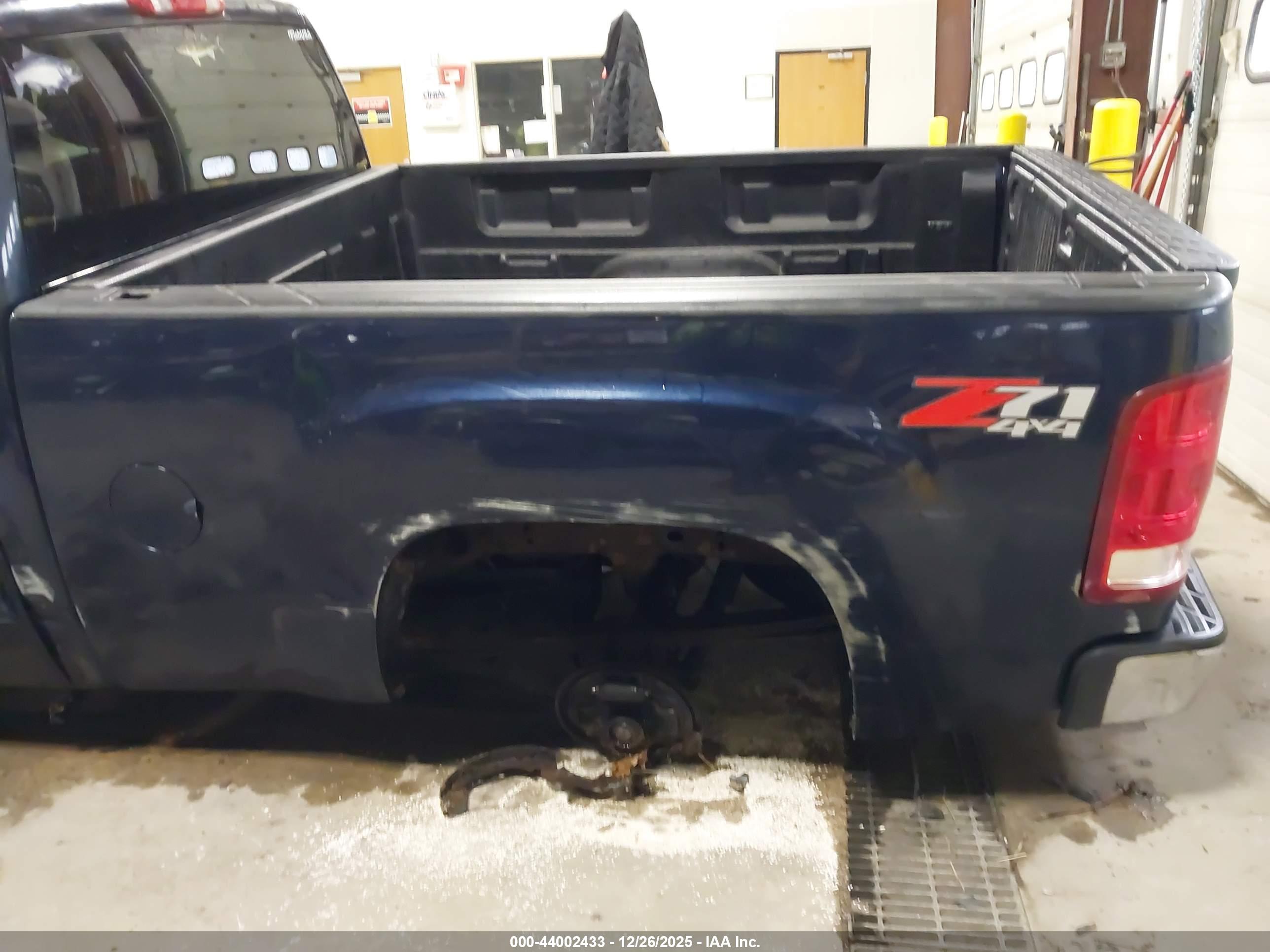GMC SIERRA image 6