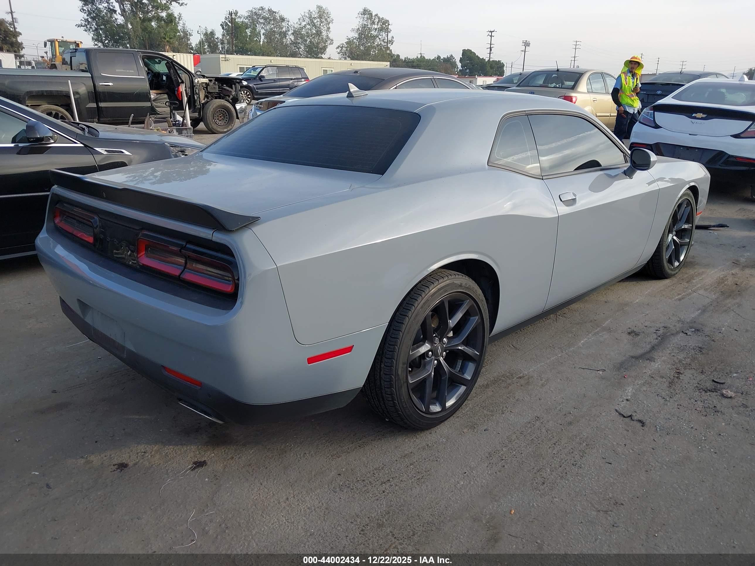 DODGE CHALLENGER image 4