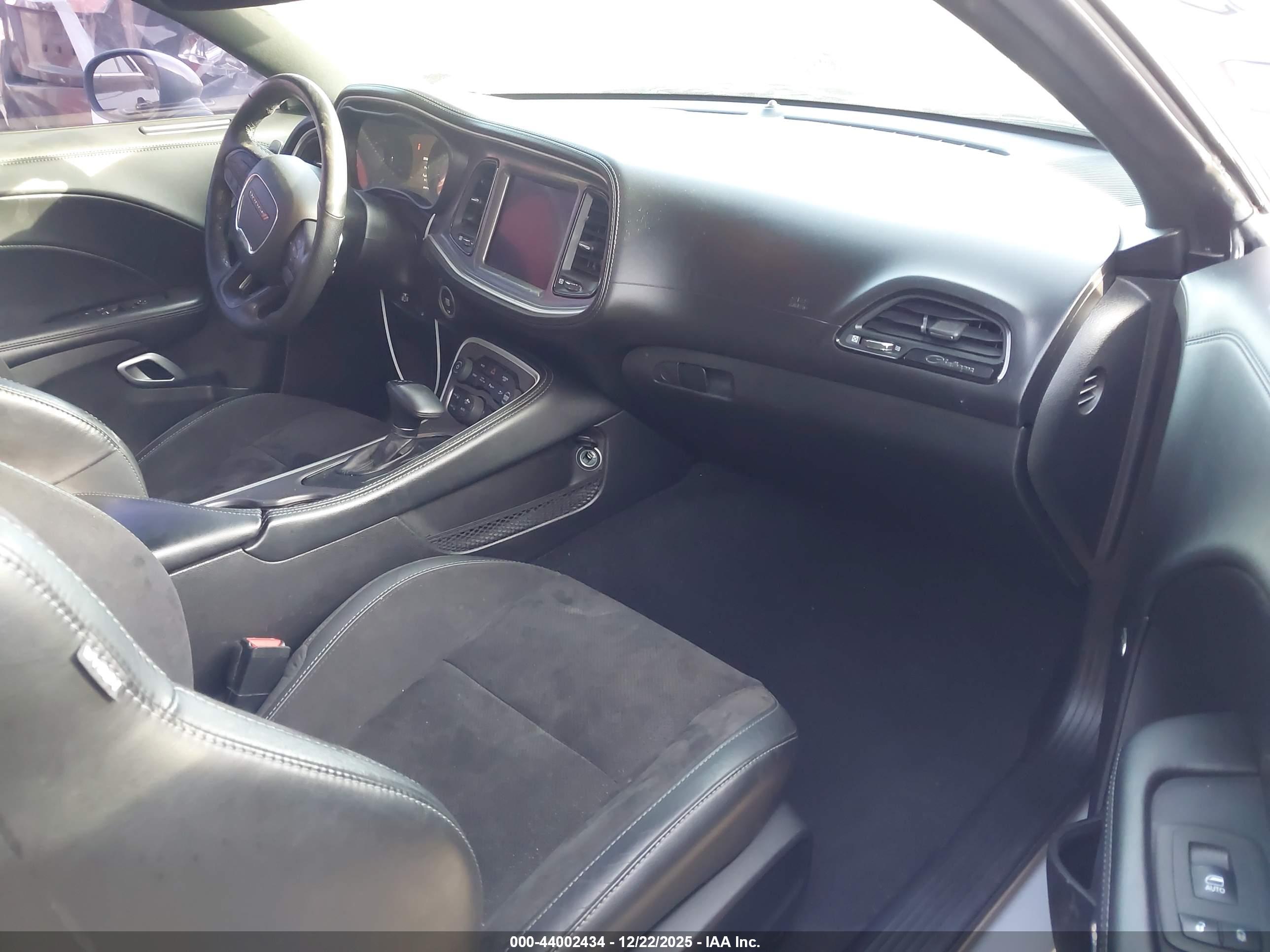 DODGE CHALLENGER image 5