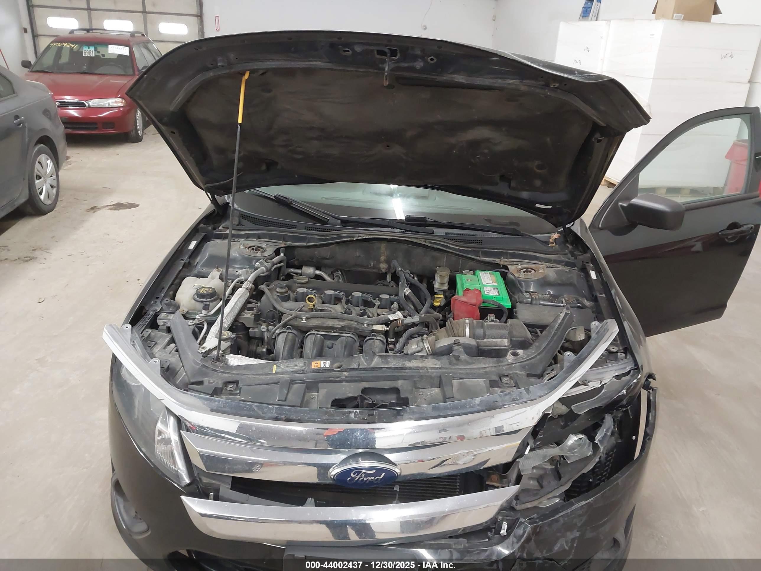FORD FUSION image 10