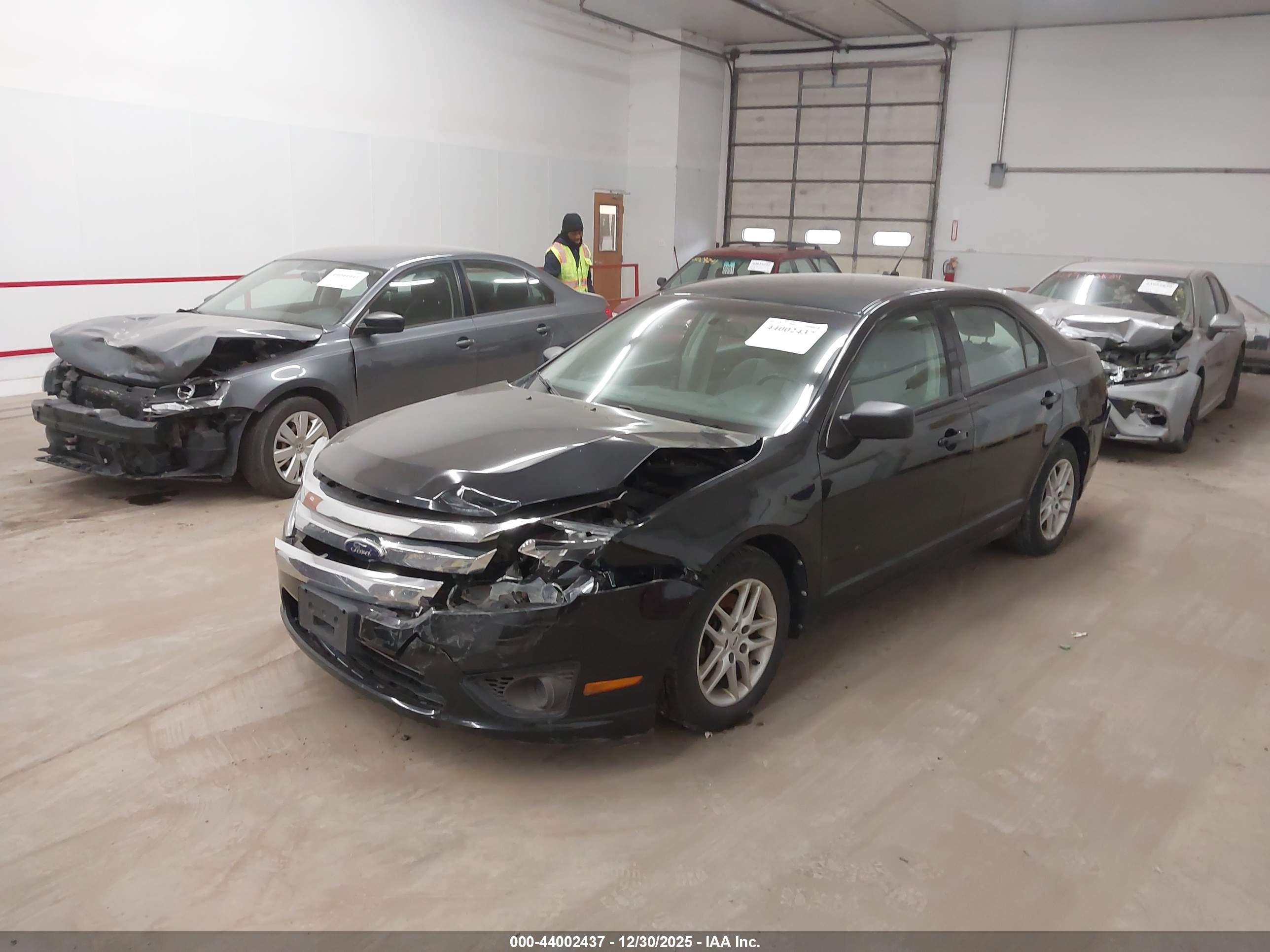 FORD FUSION image 2