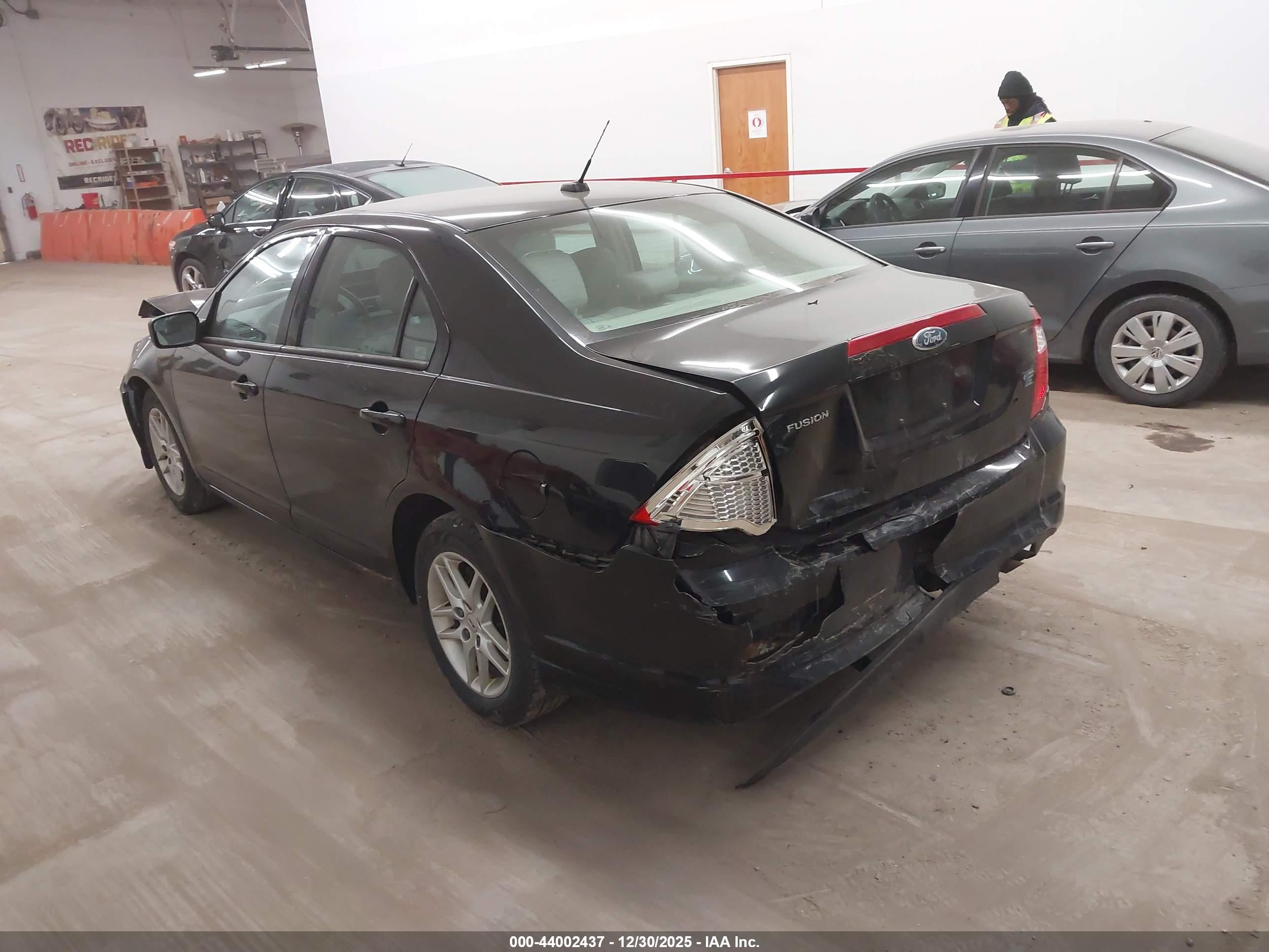 FORD FUSION image 3