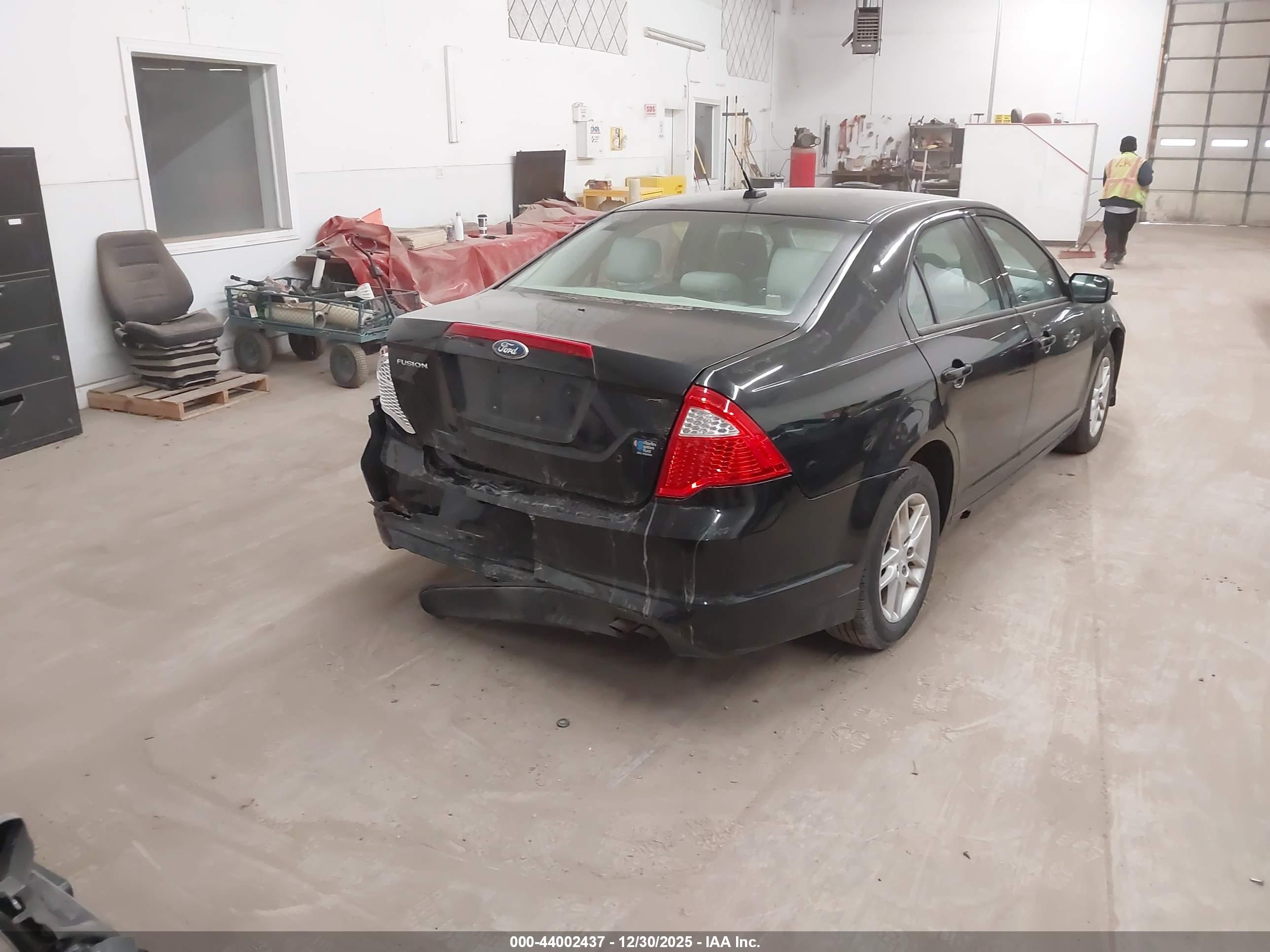 FORD FUSION image 4