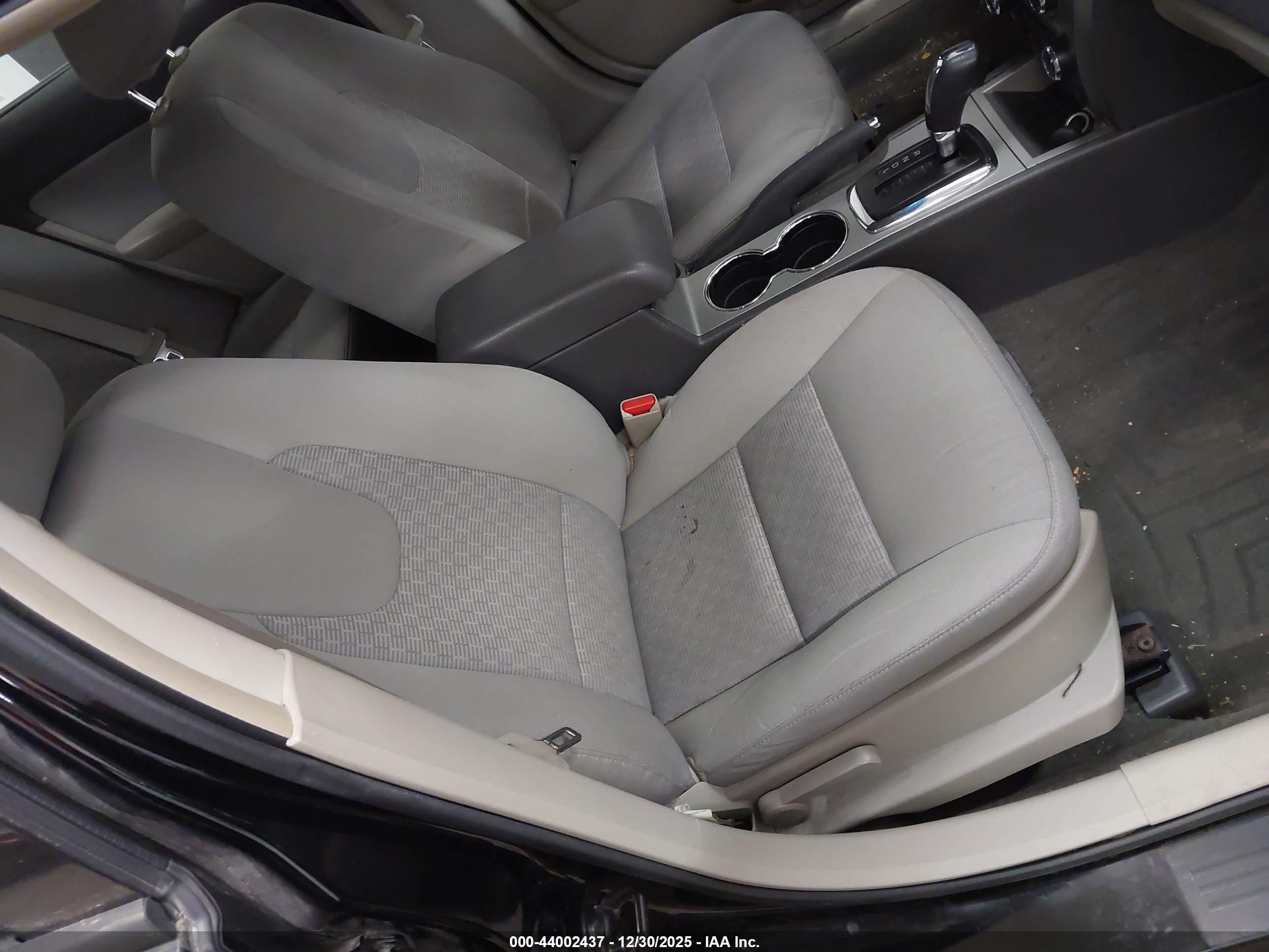 FORD FUSION image 5