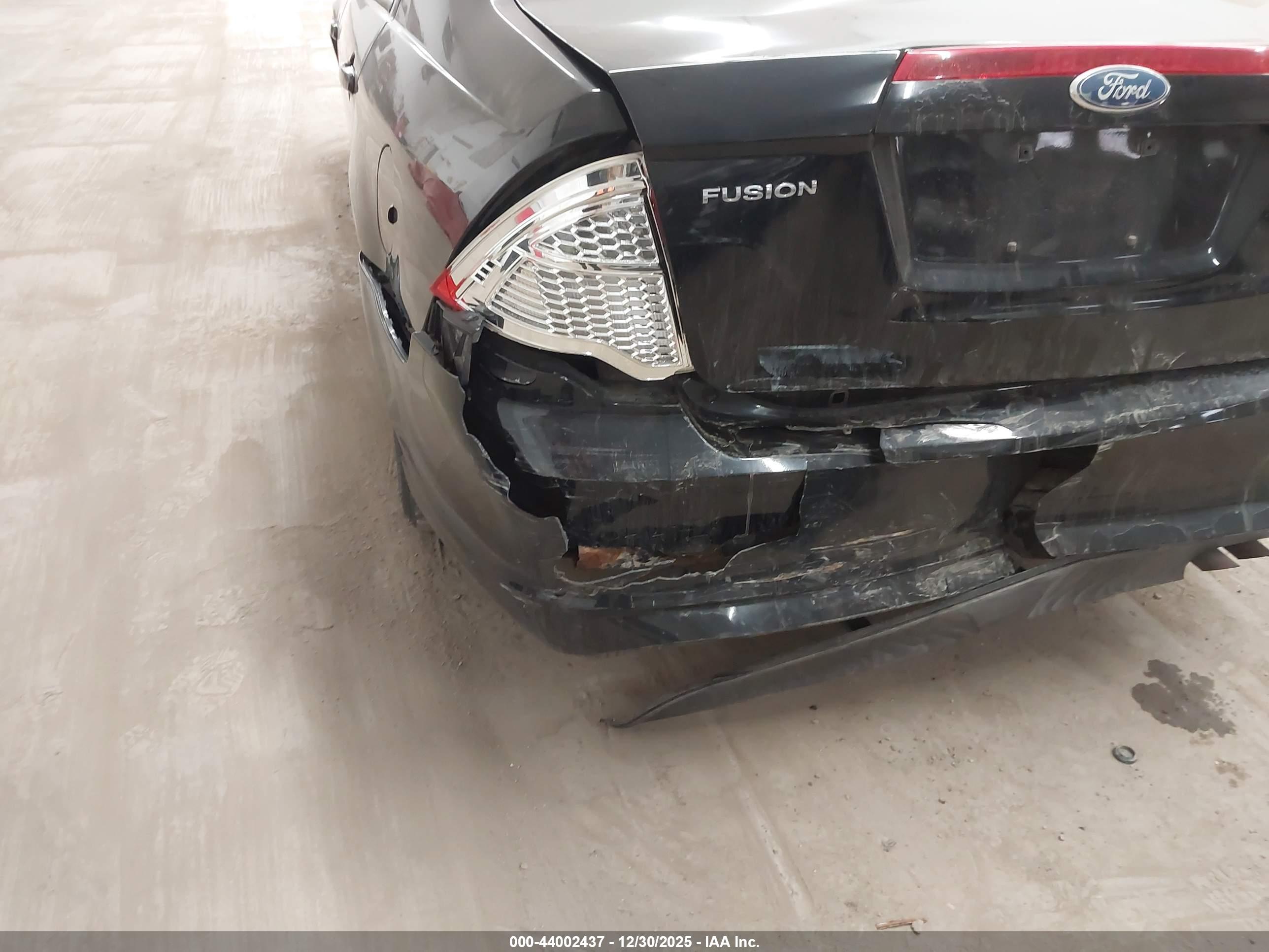 FORD FUSION image 6