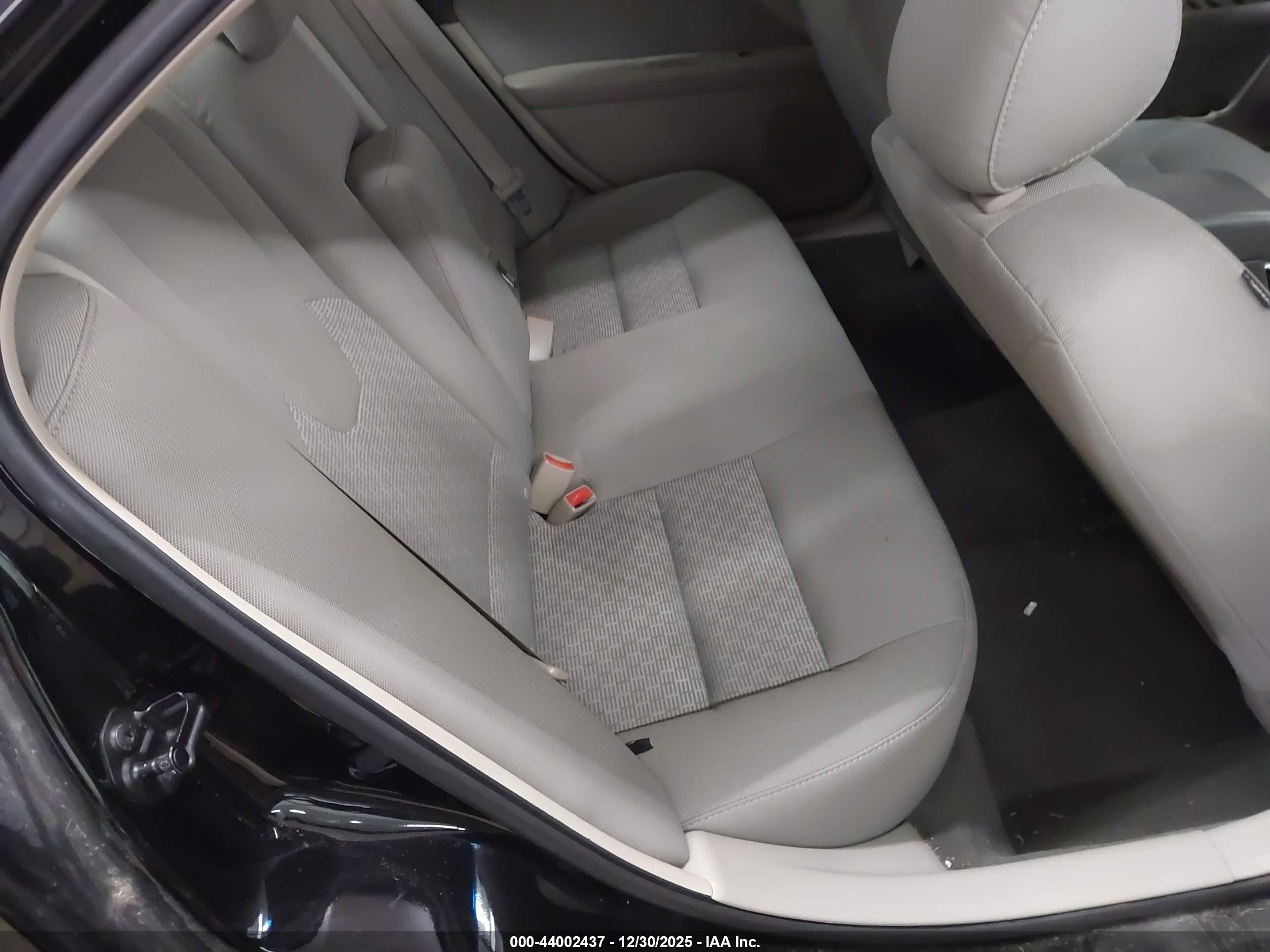 FORD FUSION image 8