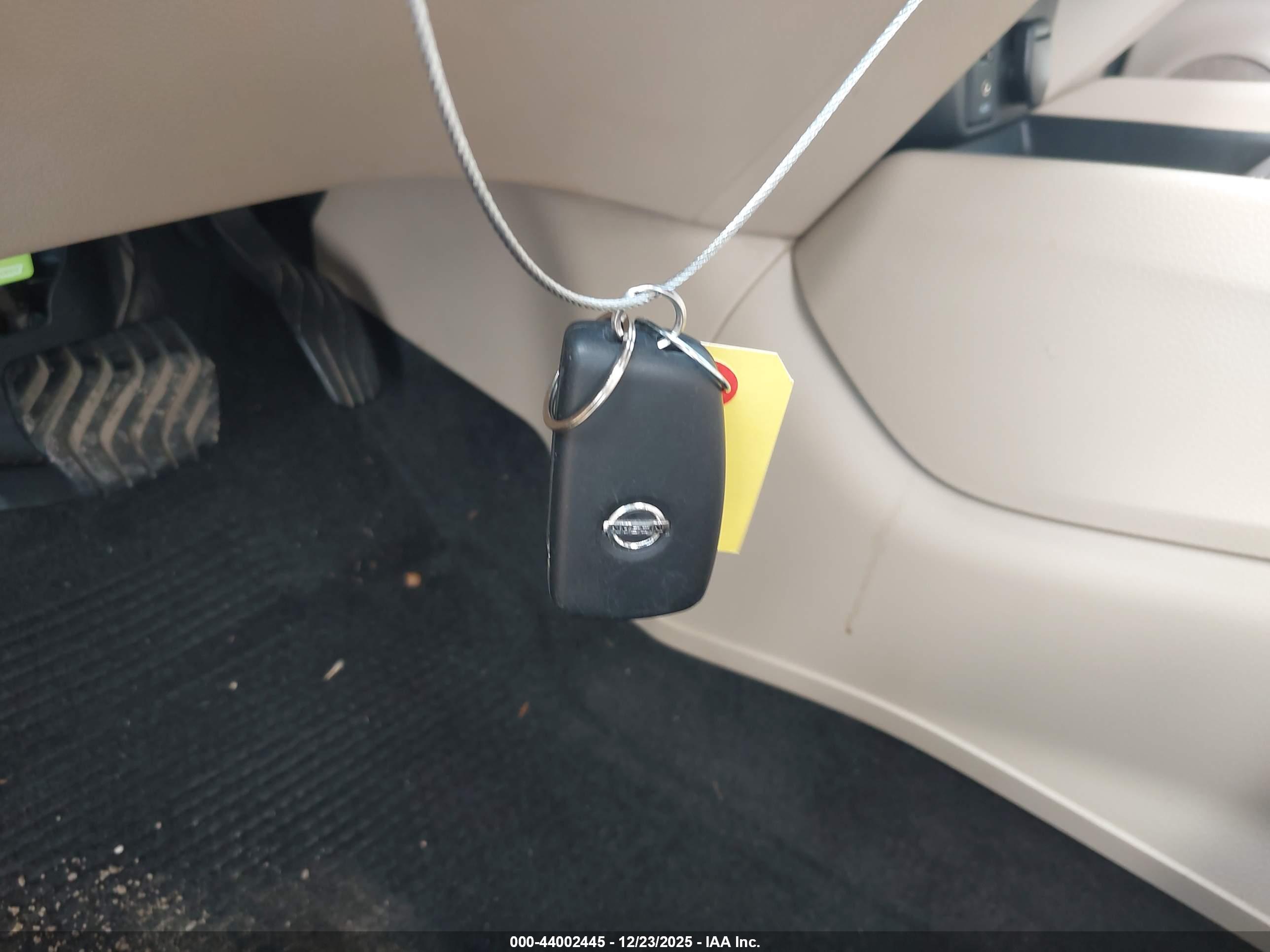 NISSAN ROGUE image 11