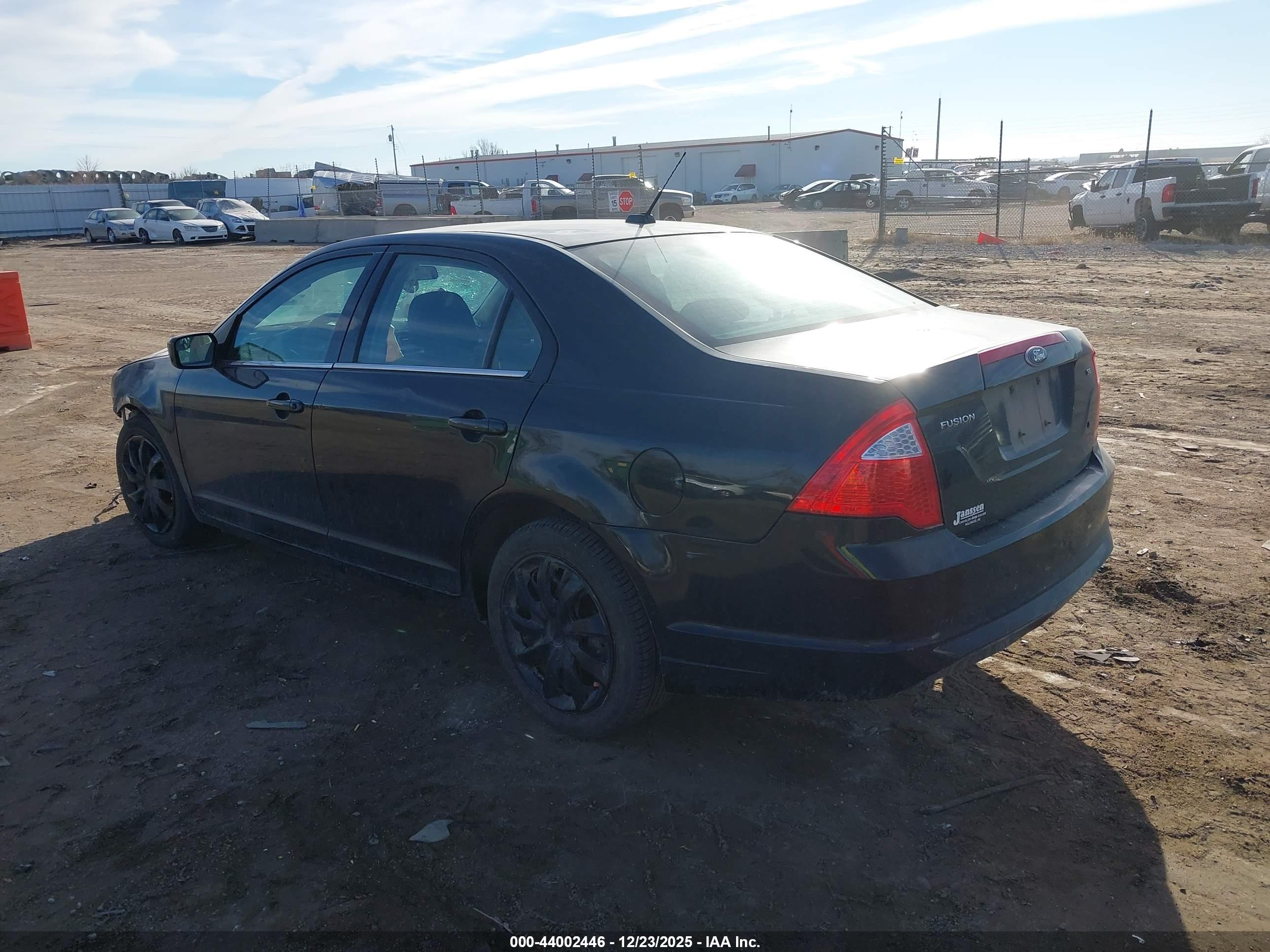 FORD FUSION image 3