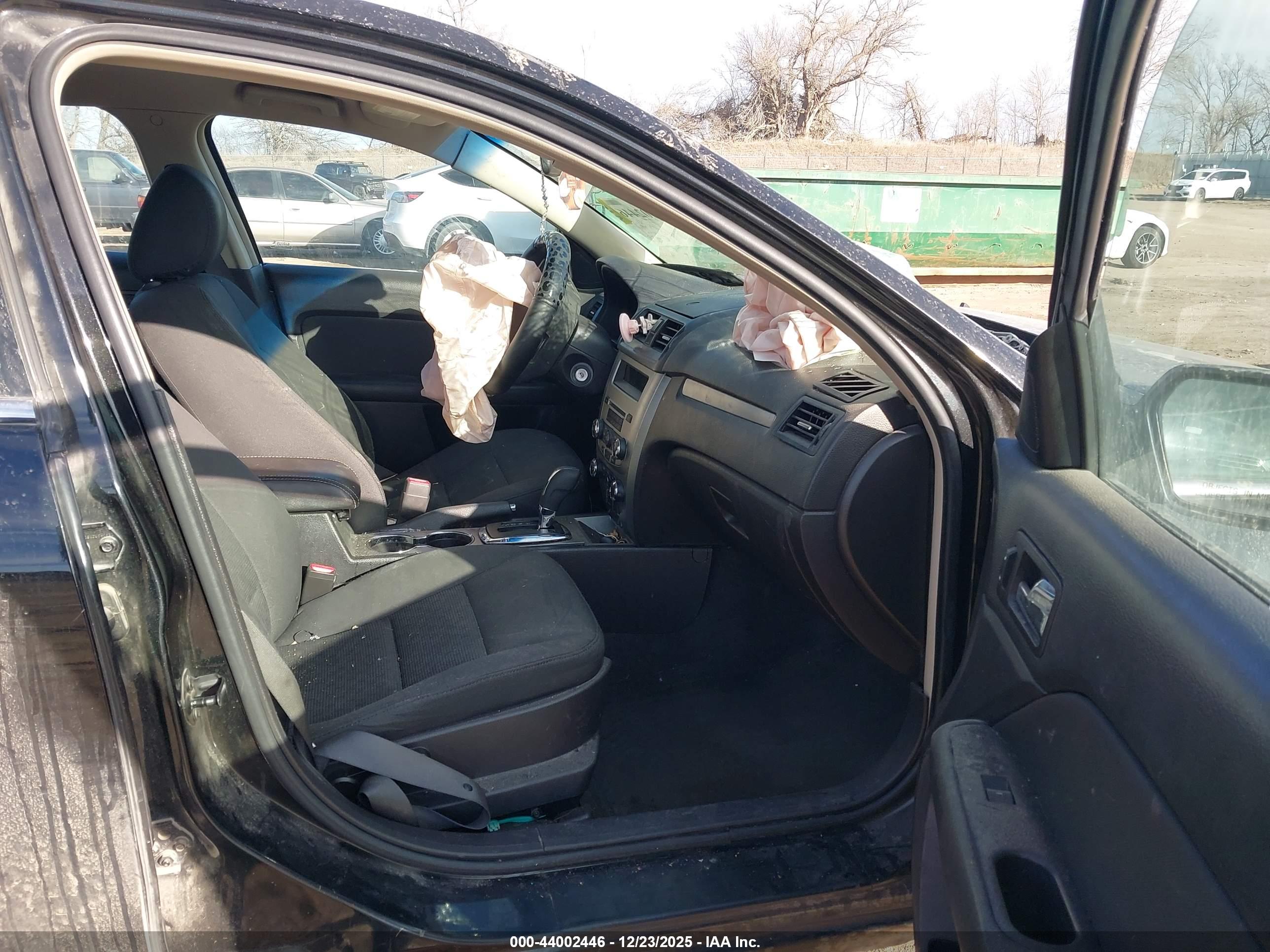 FORD FUSION image 5