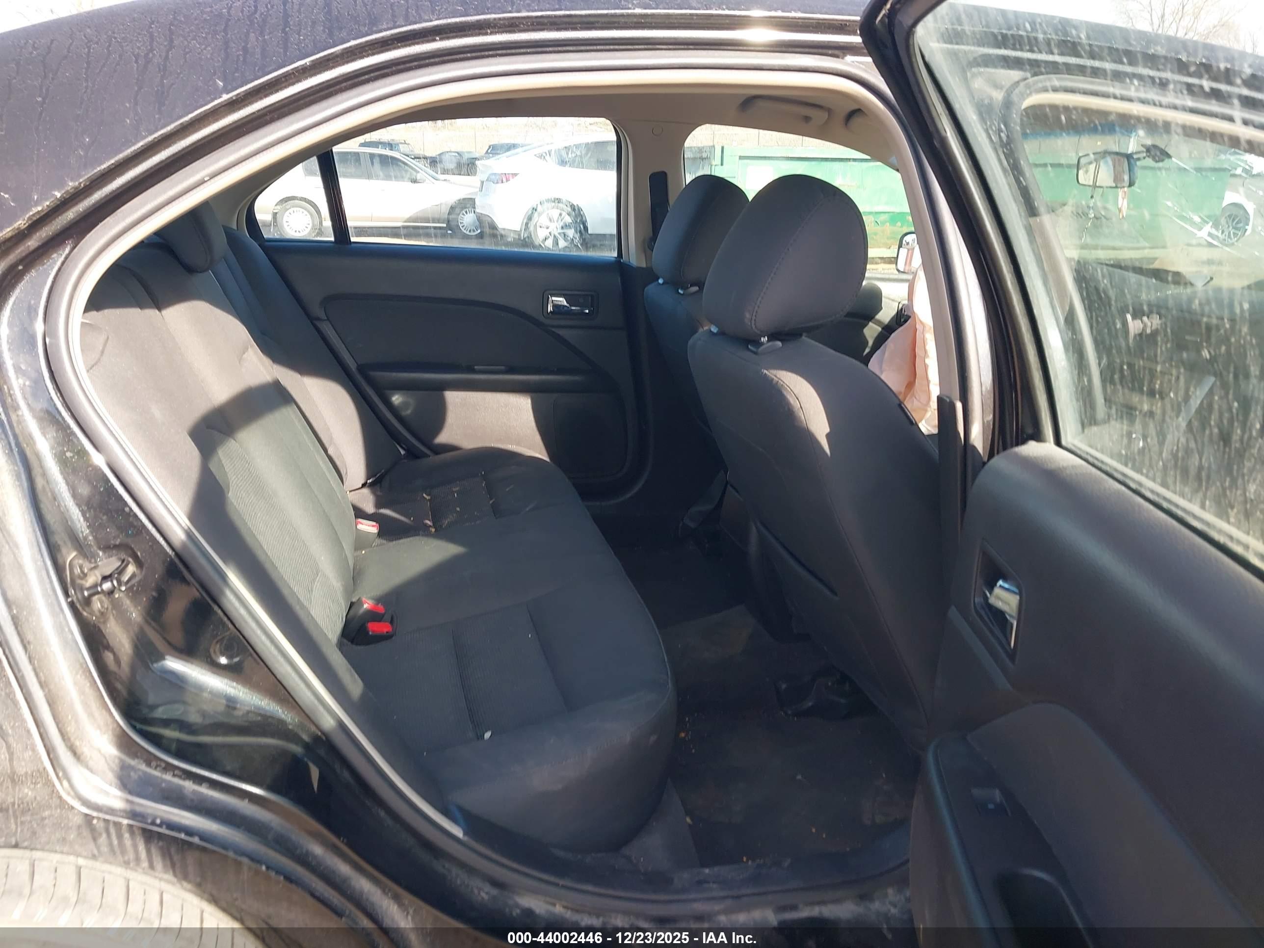 FORD FUSION image 8