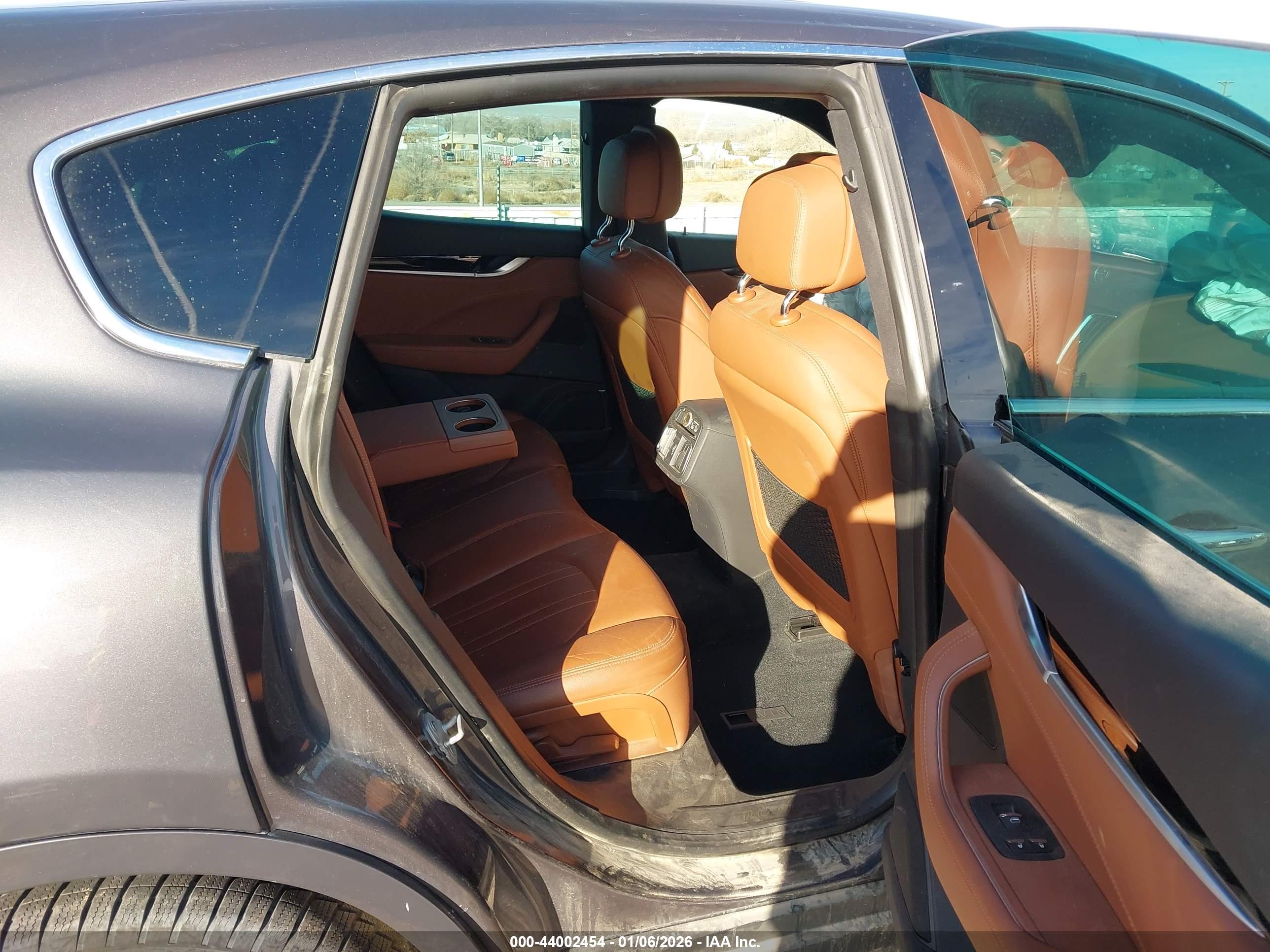 MASERATI LEVANTE image 8