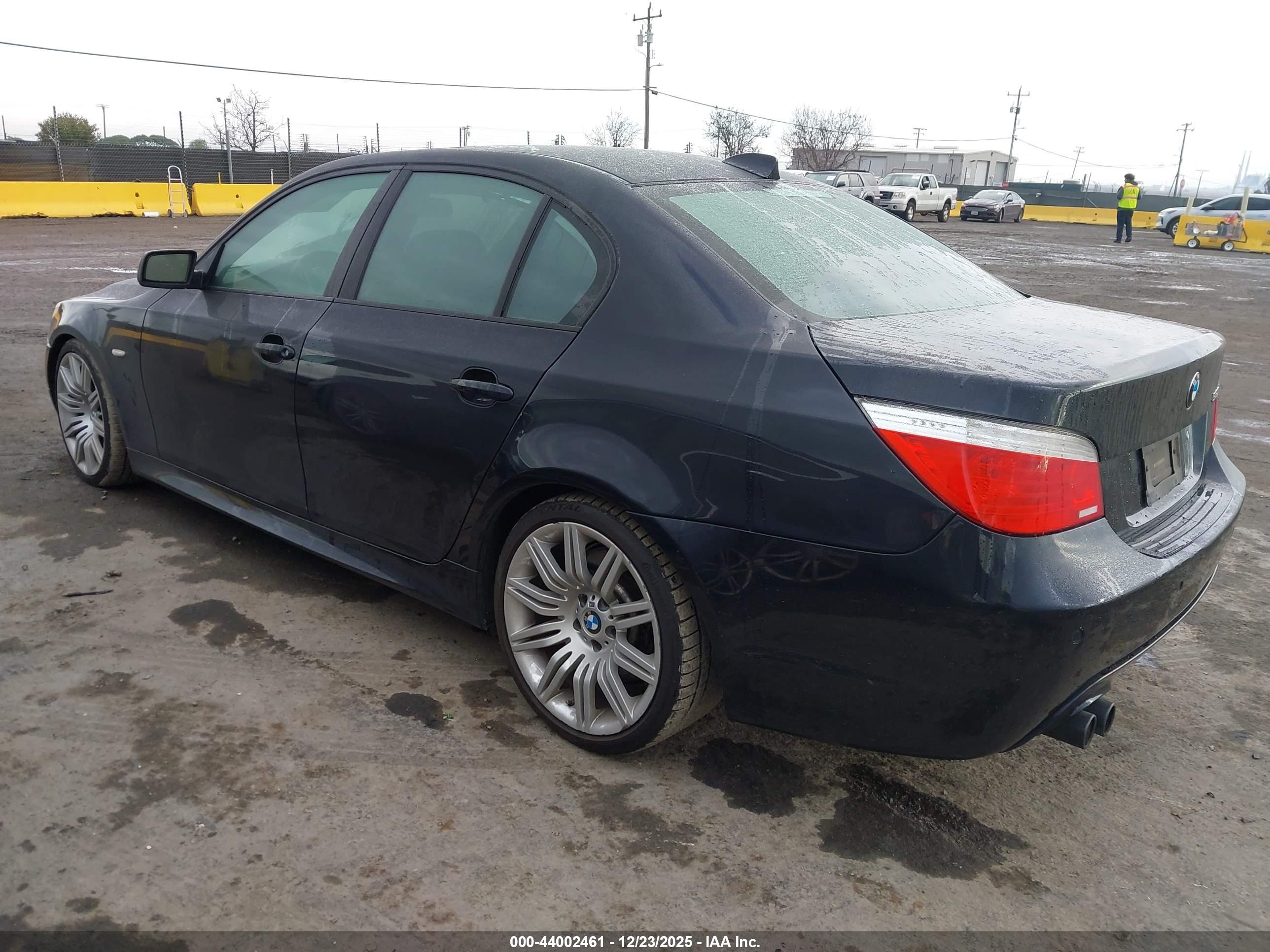 BMW 550I image 3