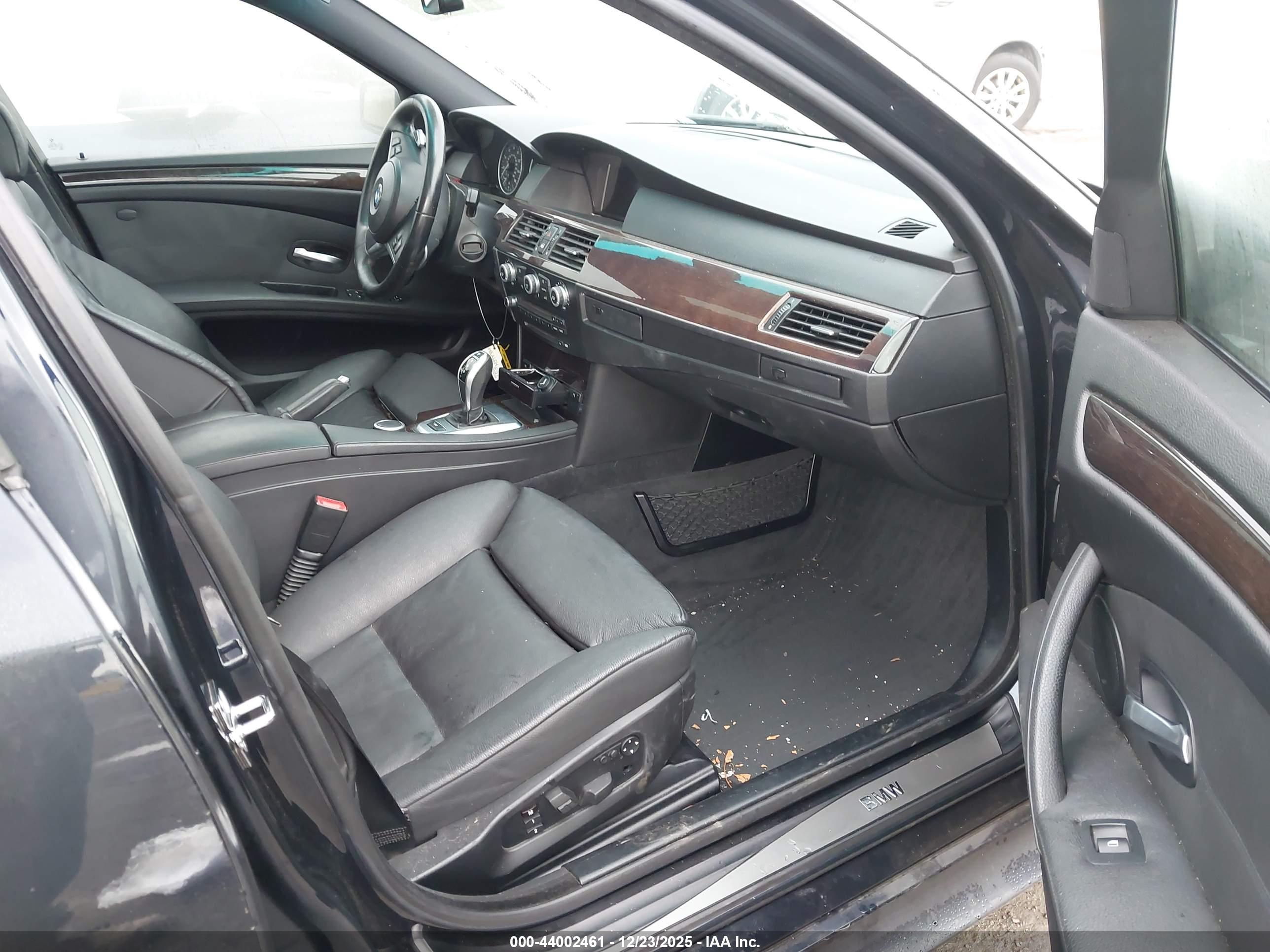 BMW 550I image 5