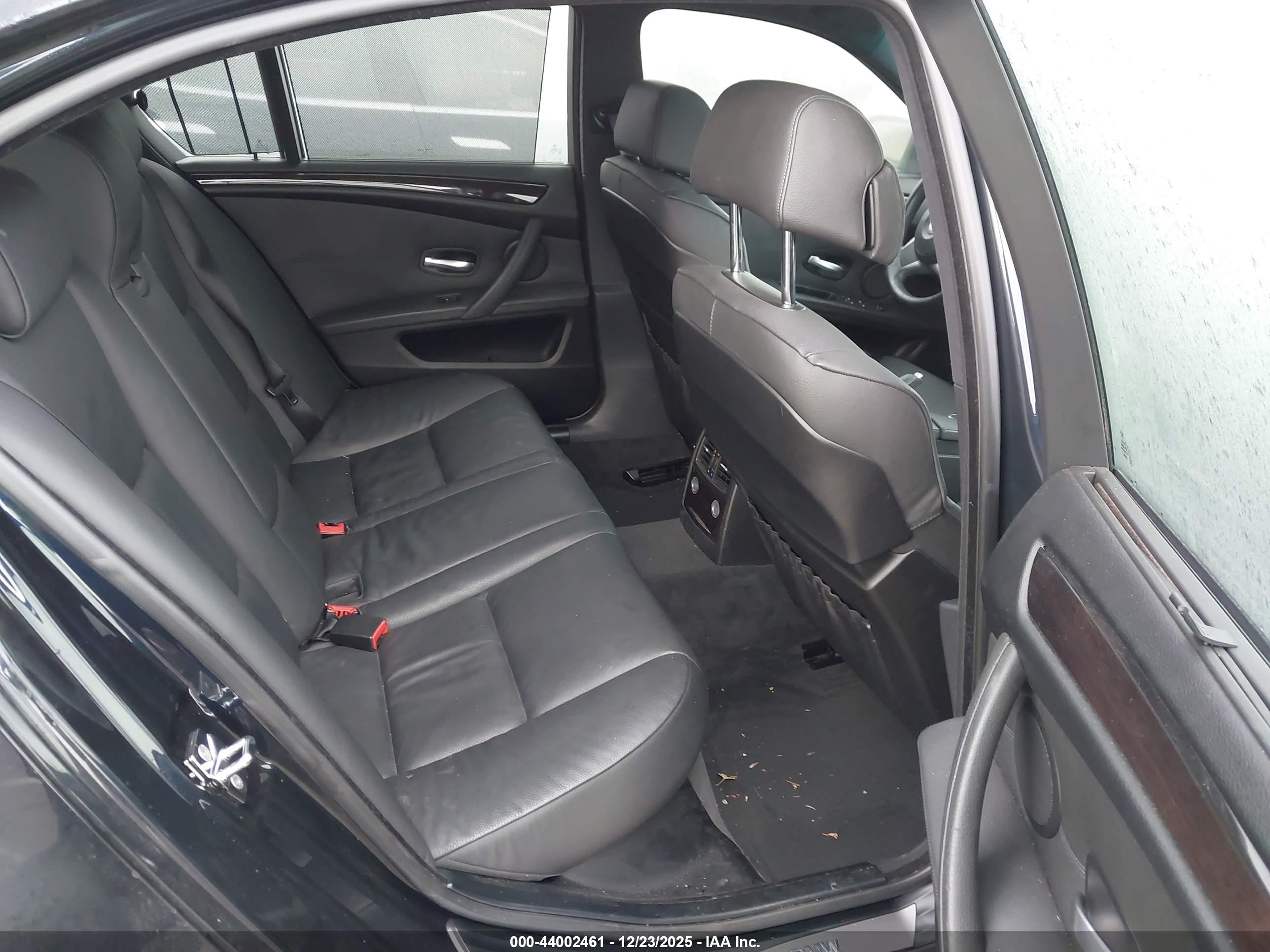 BMW 550I image 8