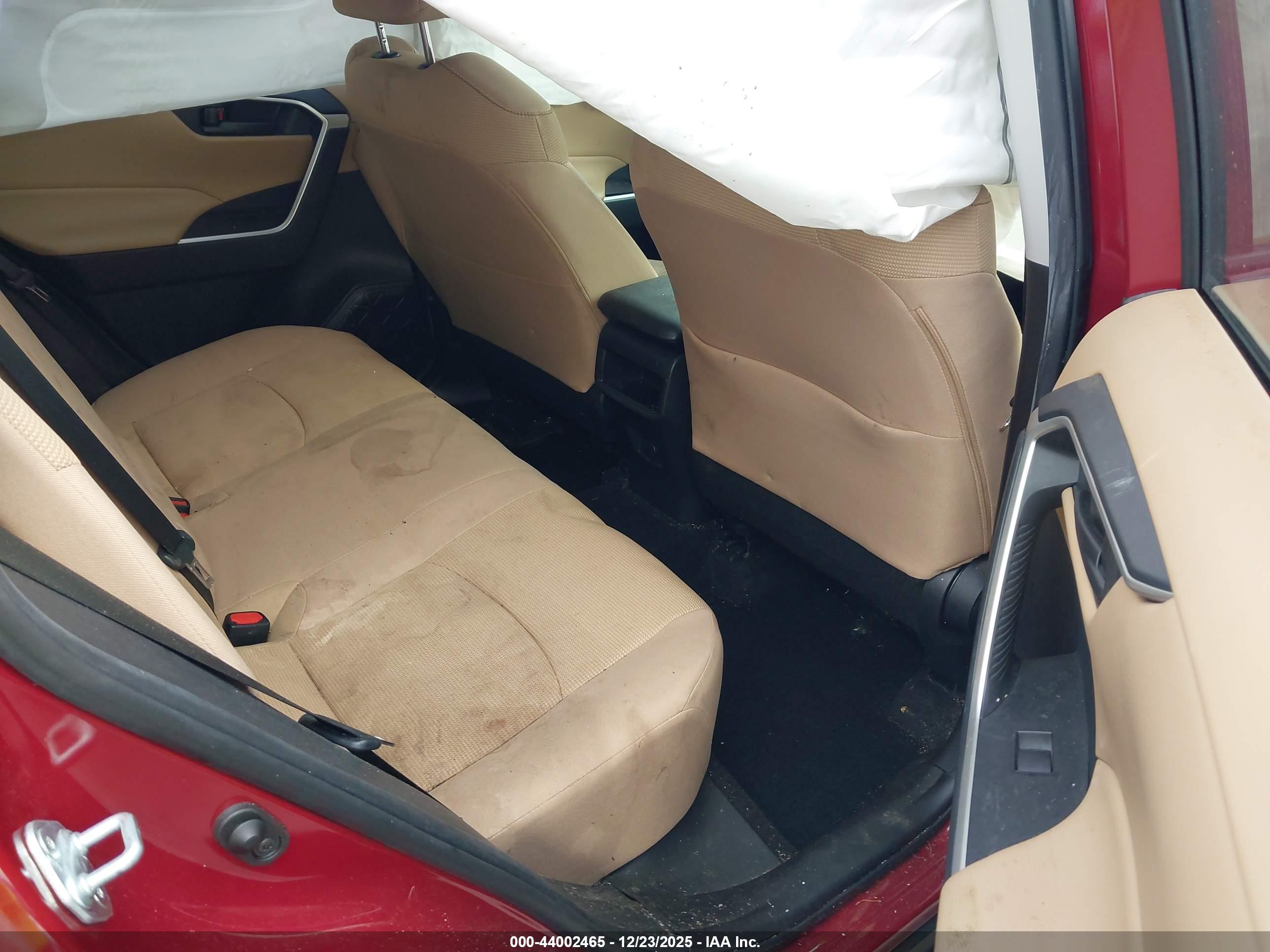 TOYOTA RAV4 image 8