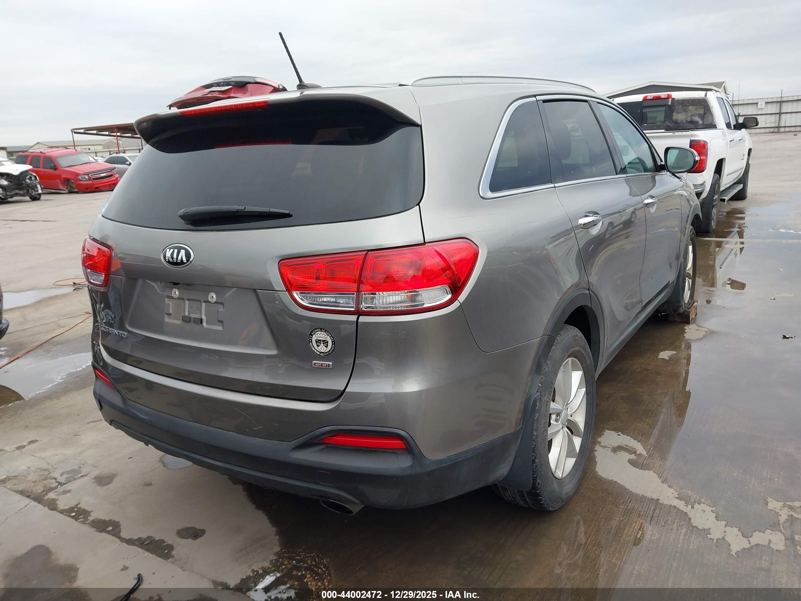 KIA SORENTO image 4