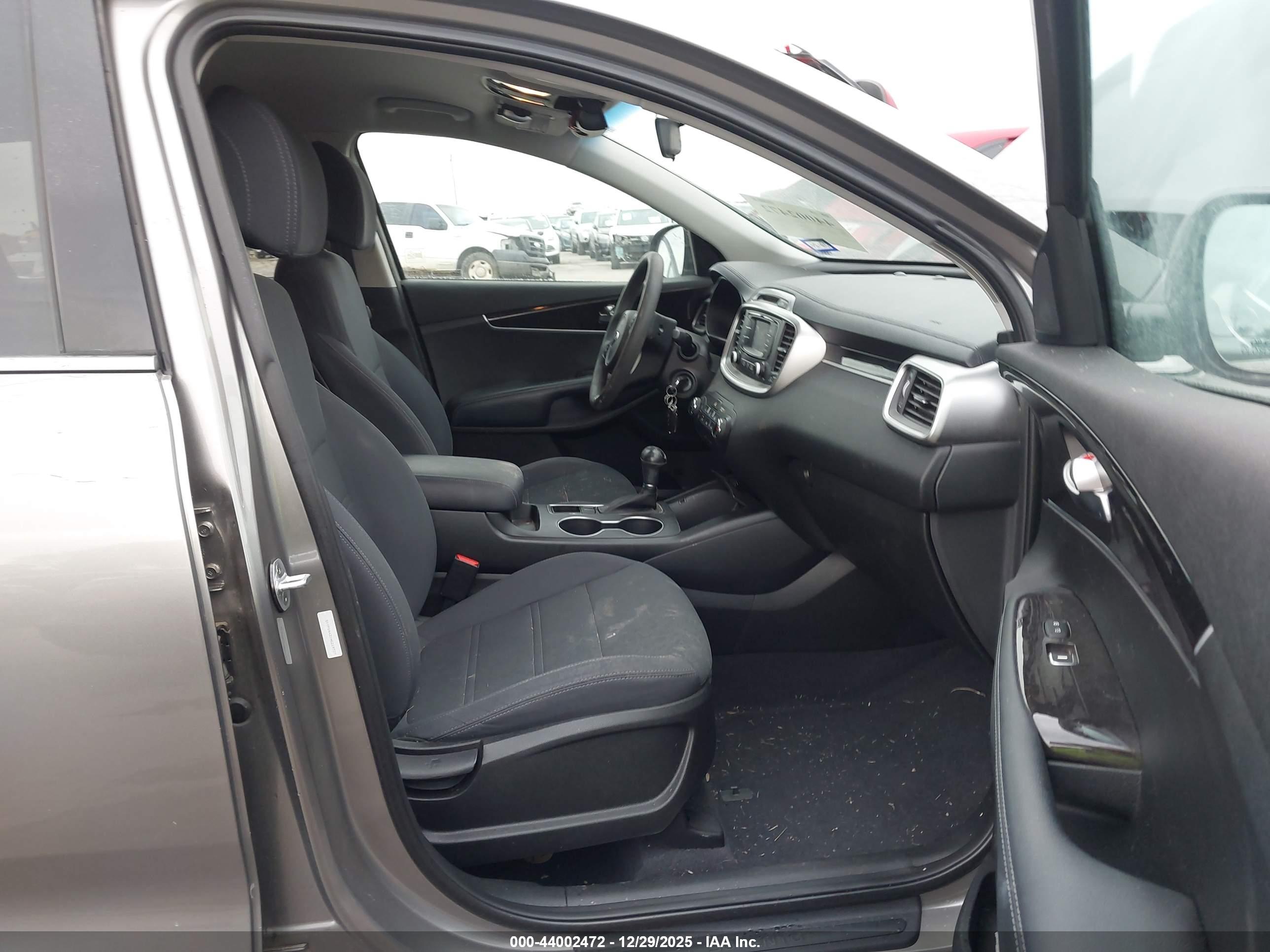 KIA SORENTO image 5