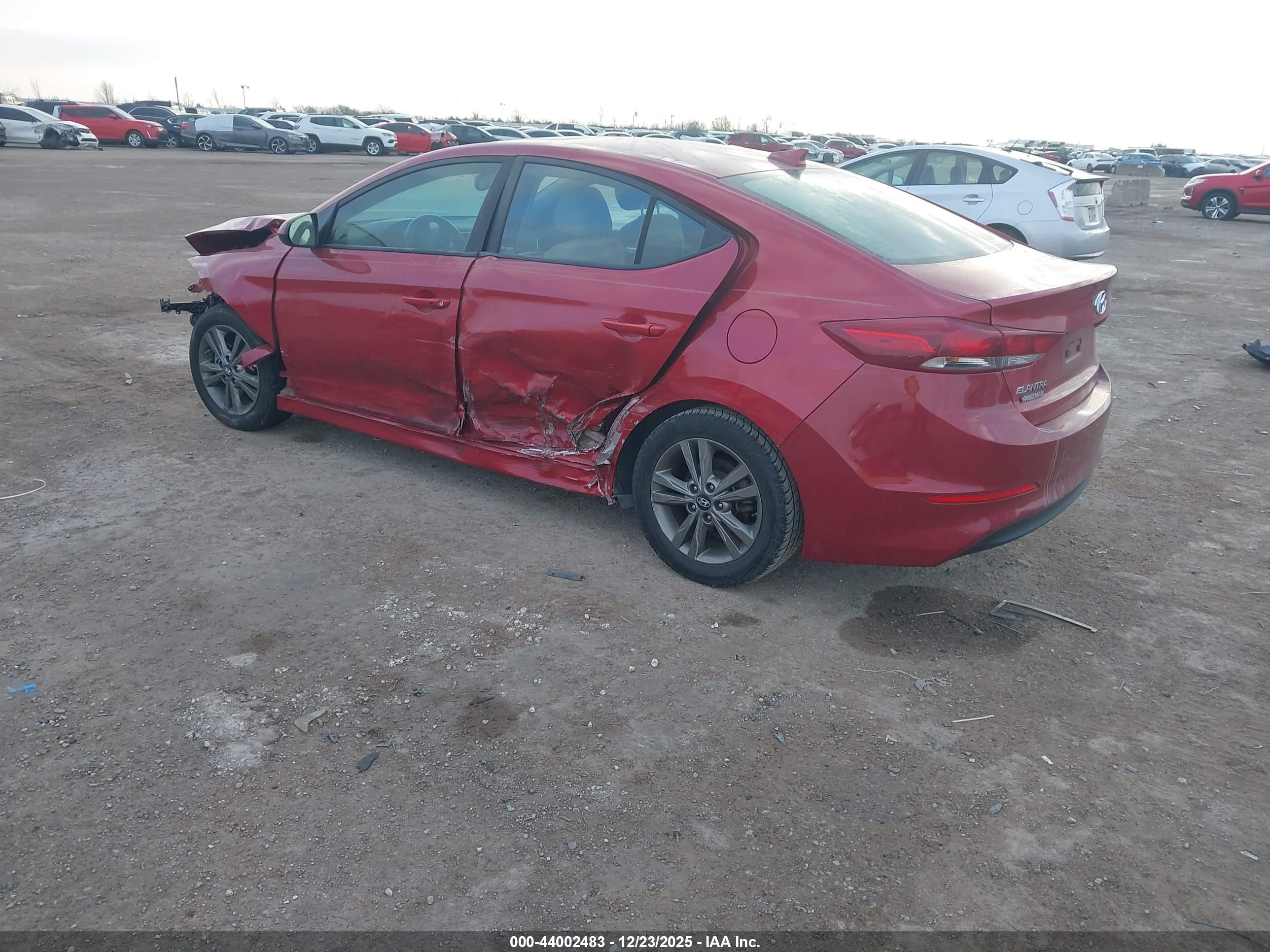 HYUNDAI ELANTRA image 3