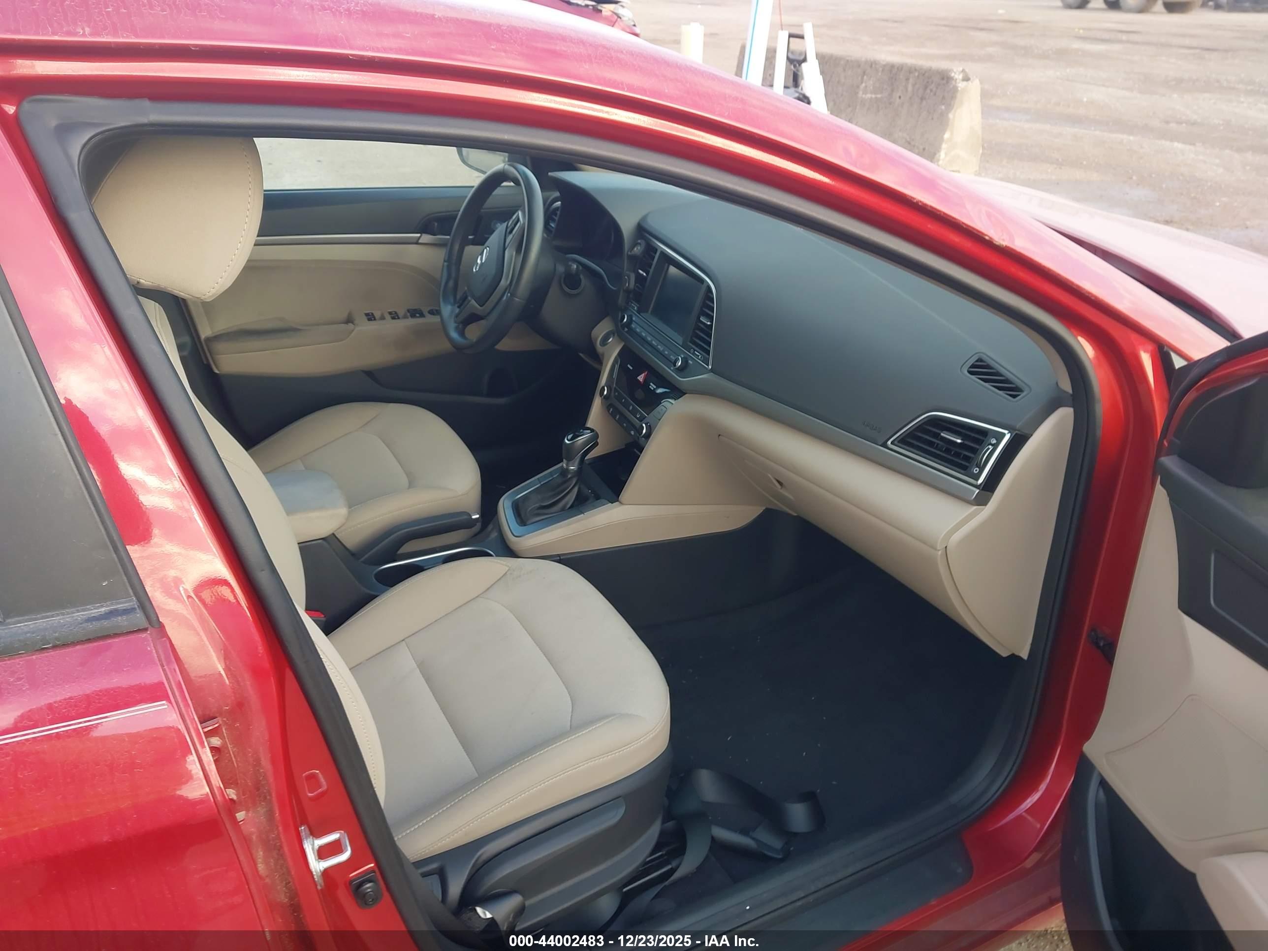 HYUNDAI ELANTRA image 5