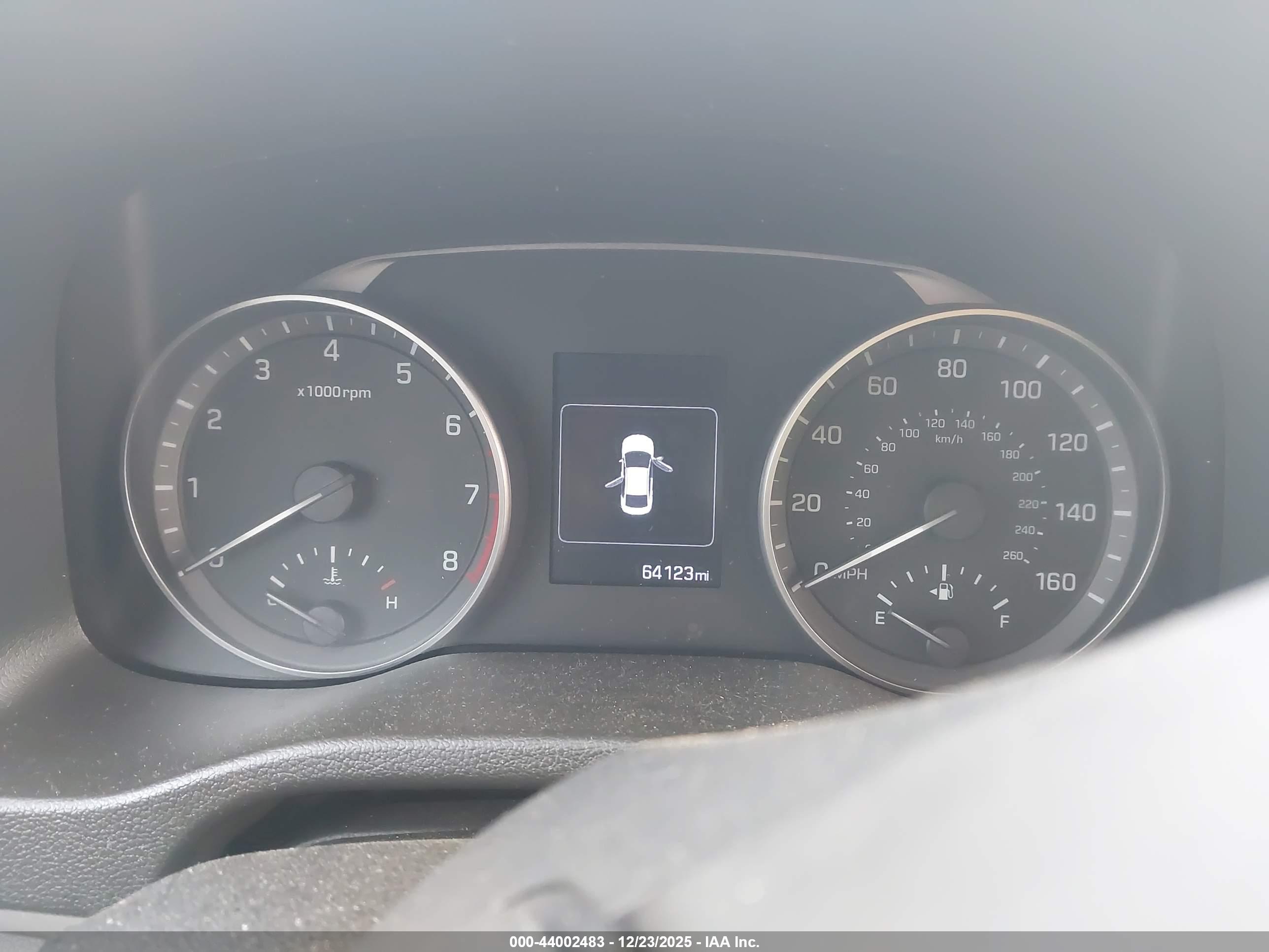 HYUNDAI ELANTRA image 7