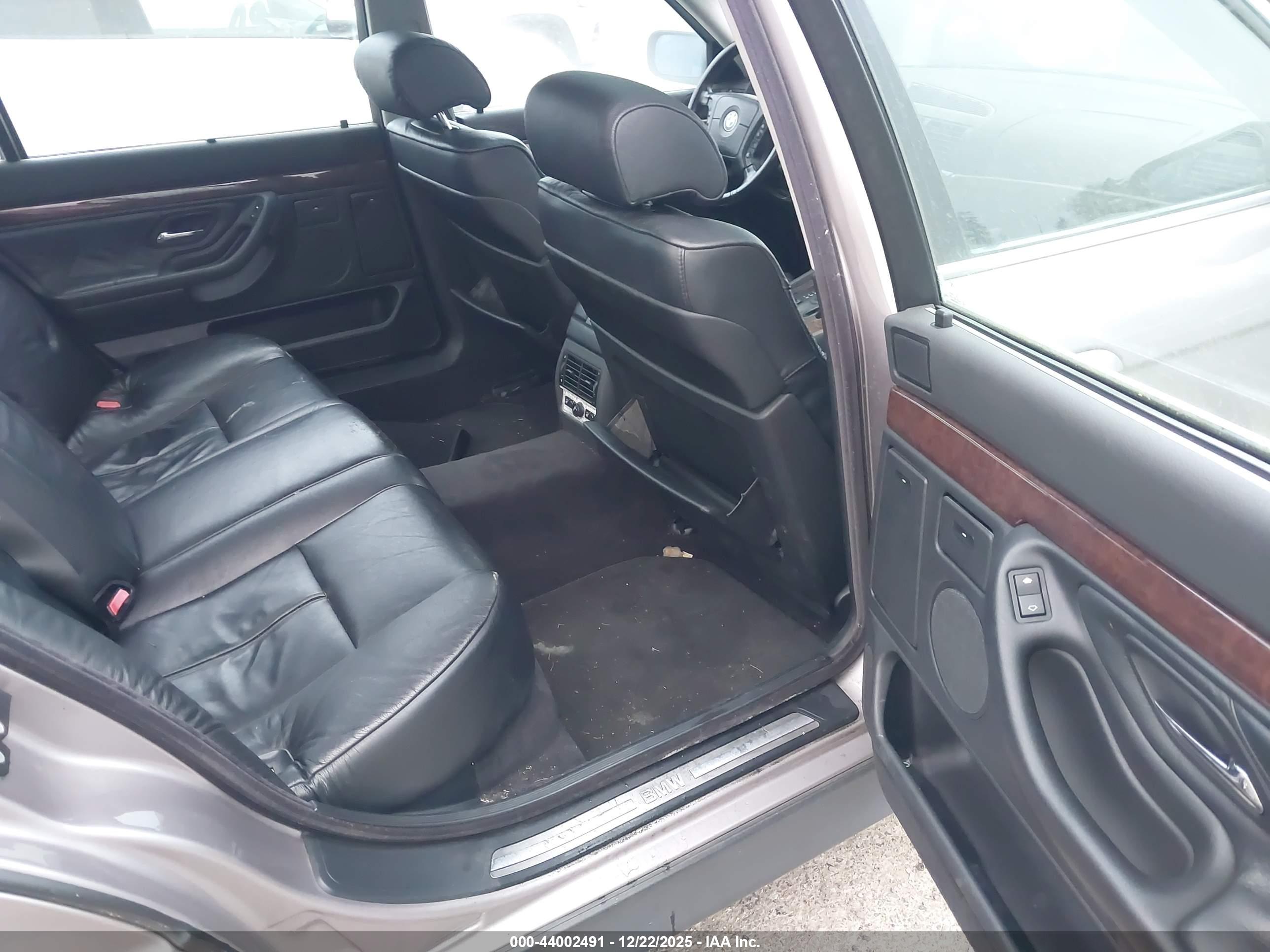 BMW 740IL image 8