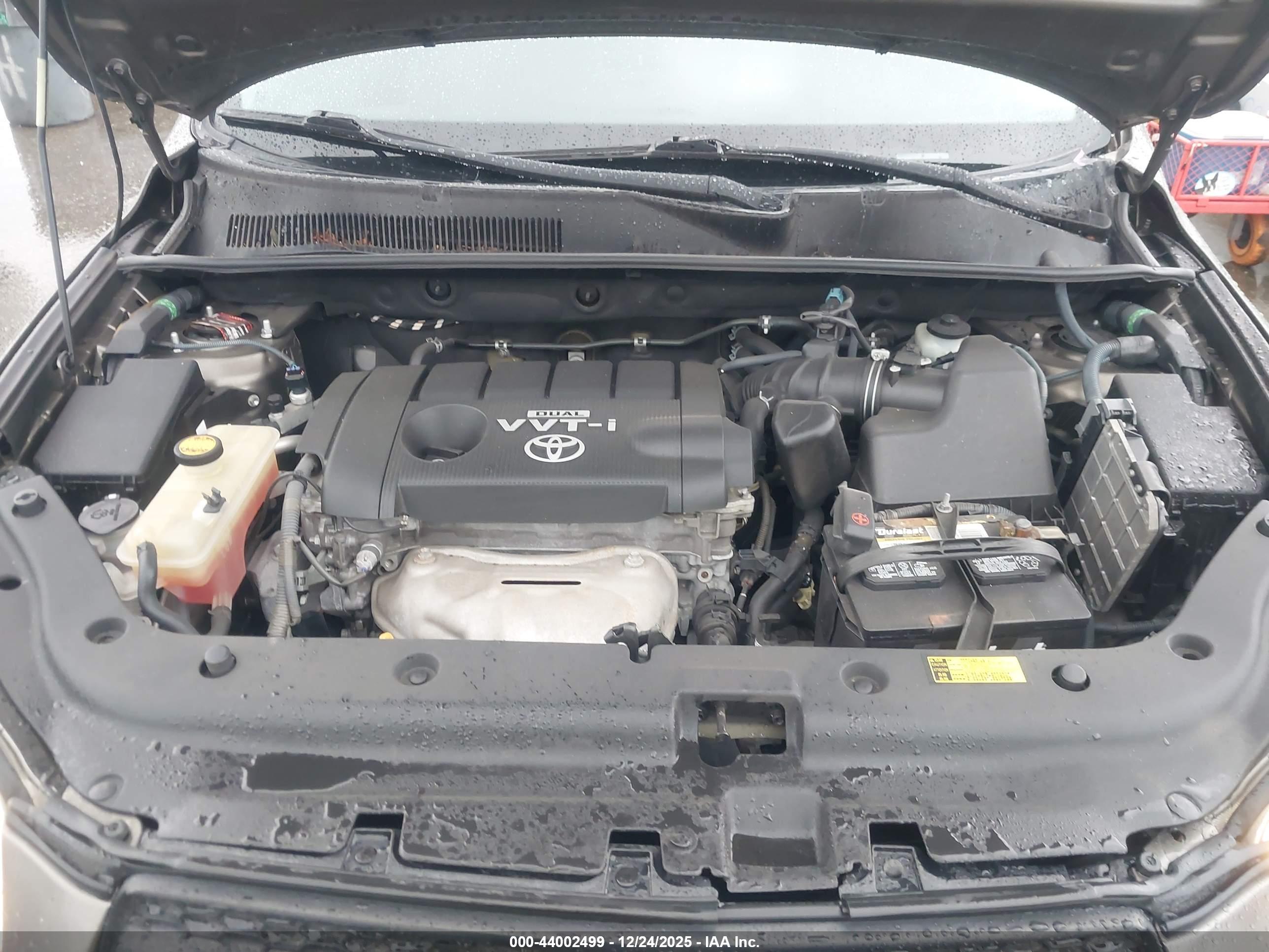 TOYOTA RAV4 image 10