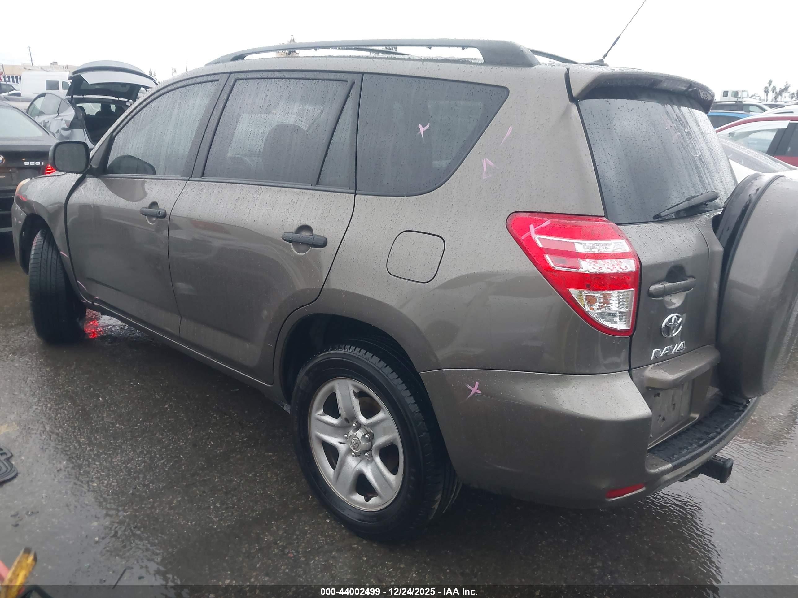 TOYOTA RAV4 image 3
