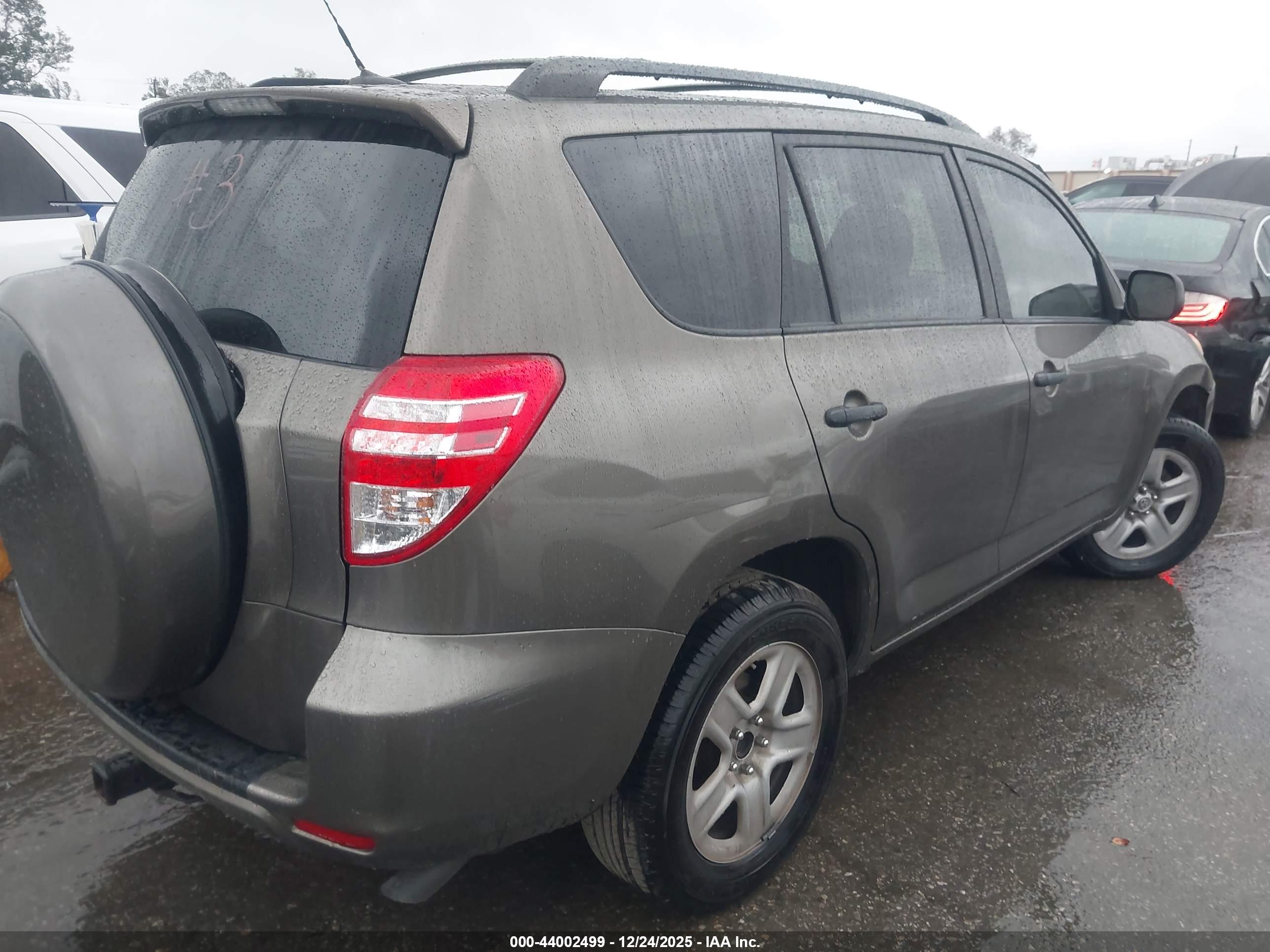 TOYOTA RAV4 image 4