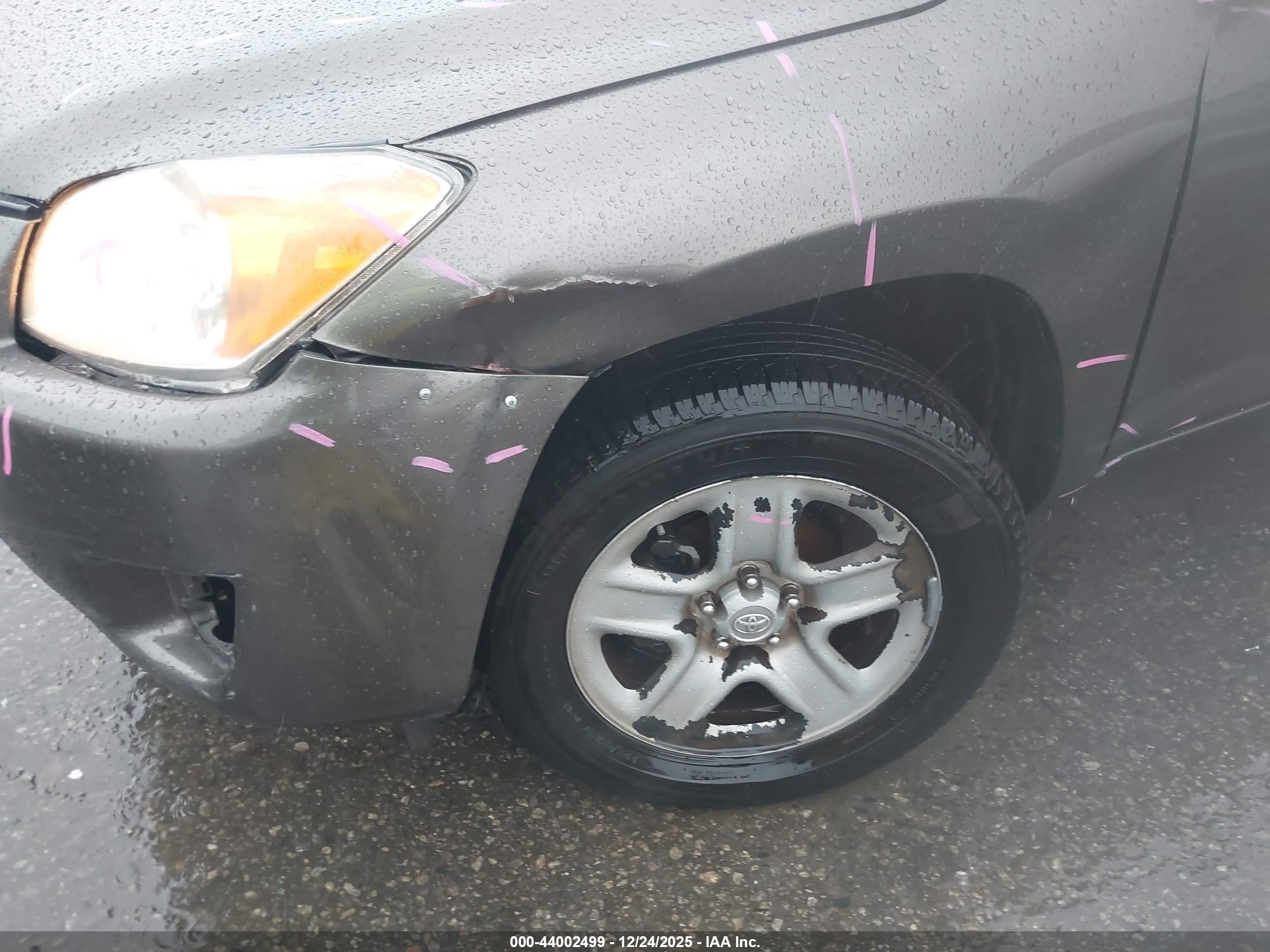 TOYOTA RAV4 image 6