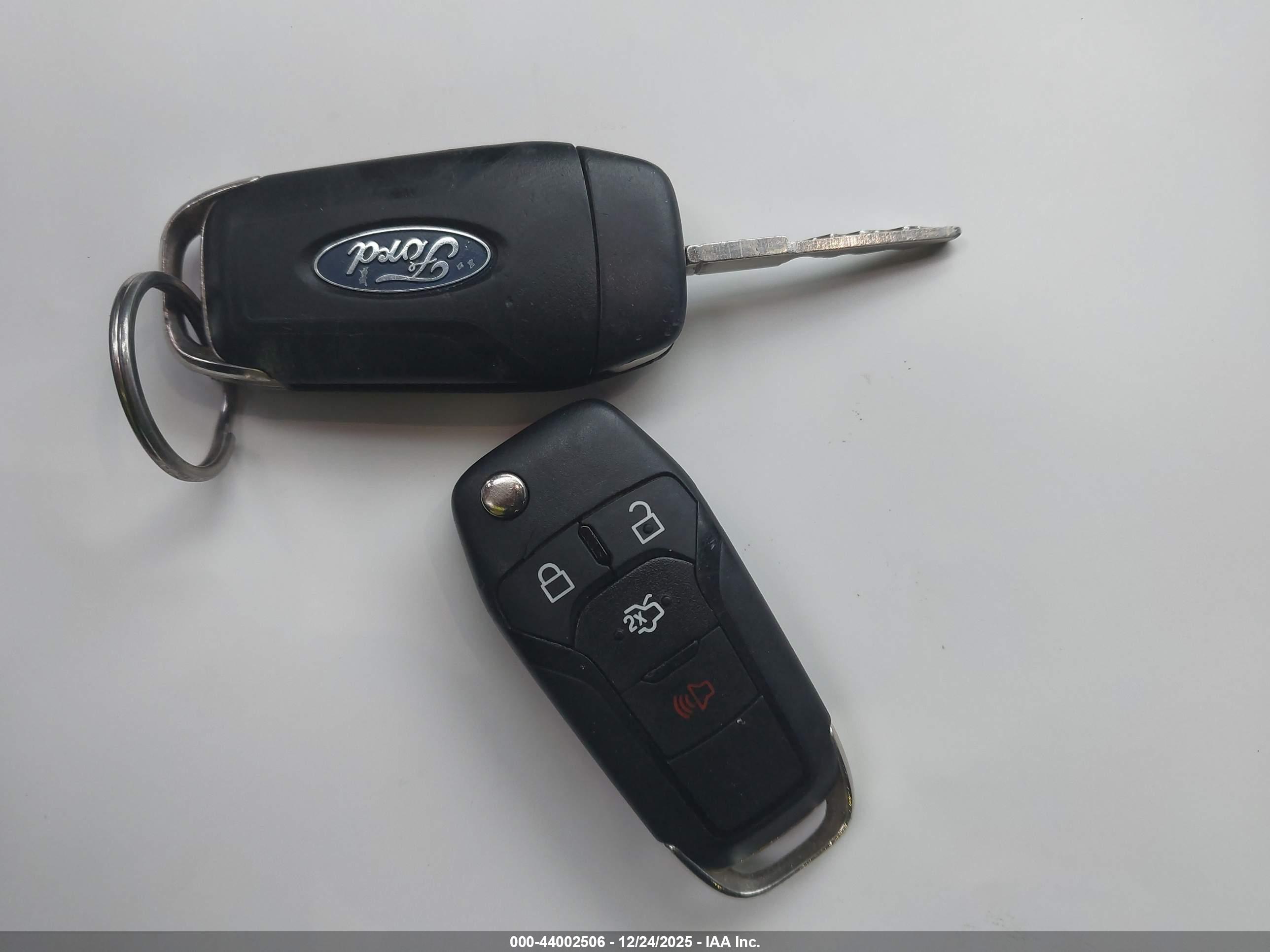 FORD FUSION image 11