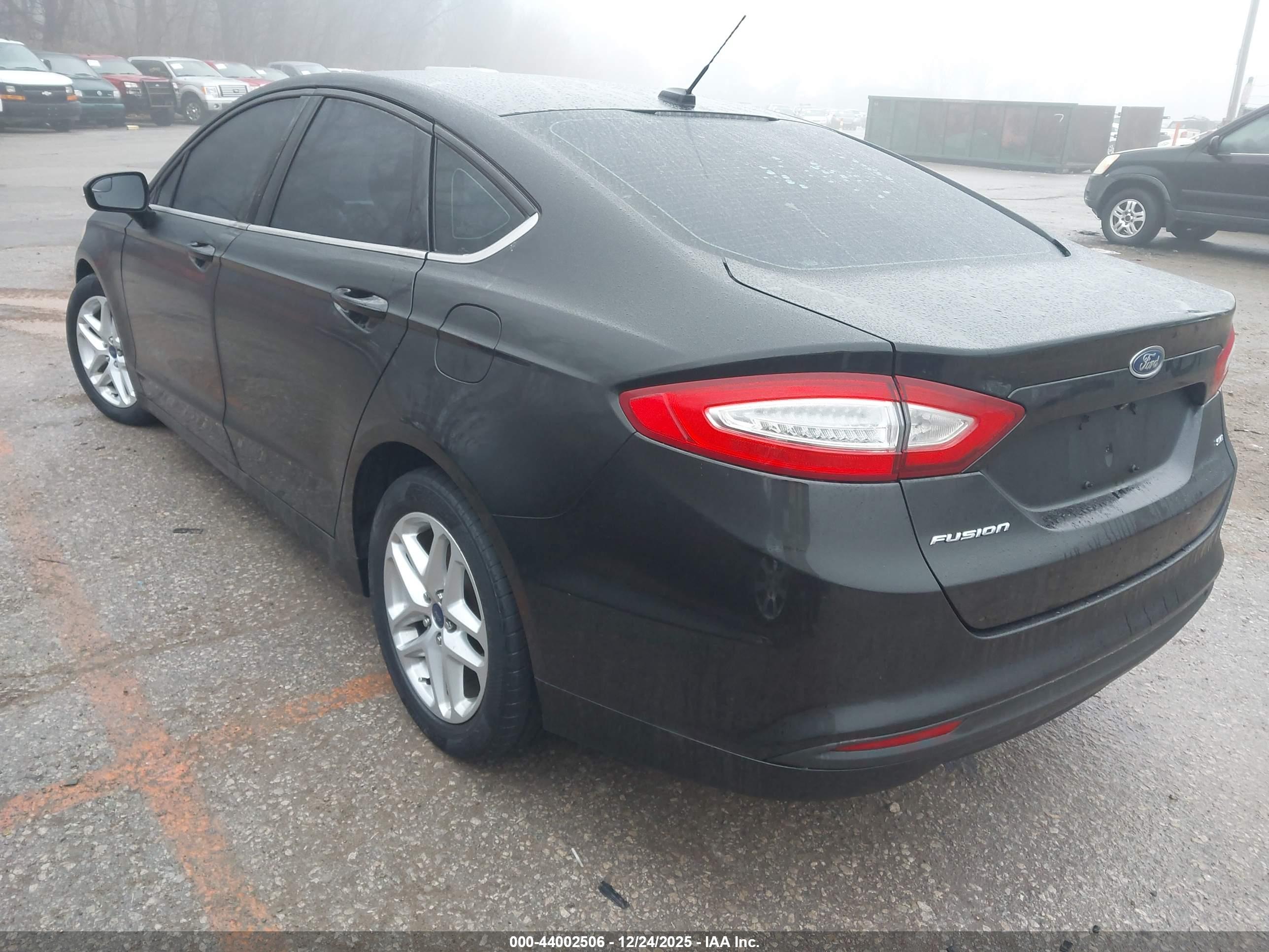 FORD FUSION image 3