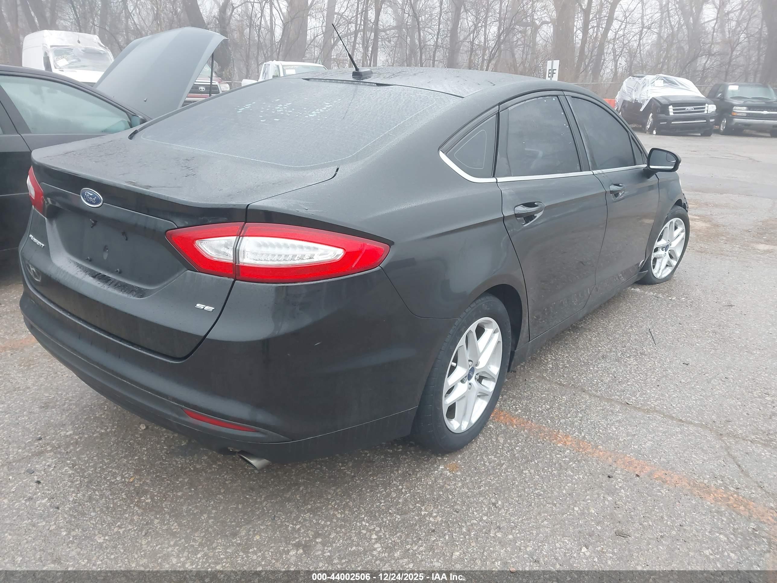 FORD FUSION image 4