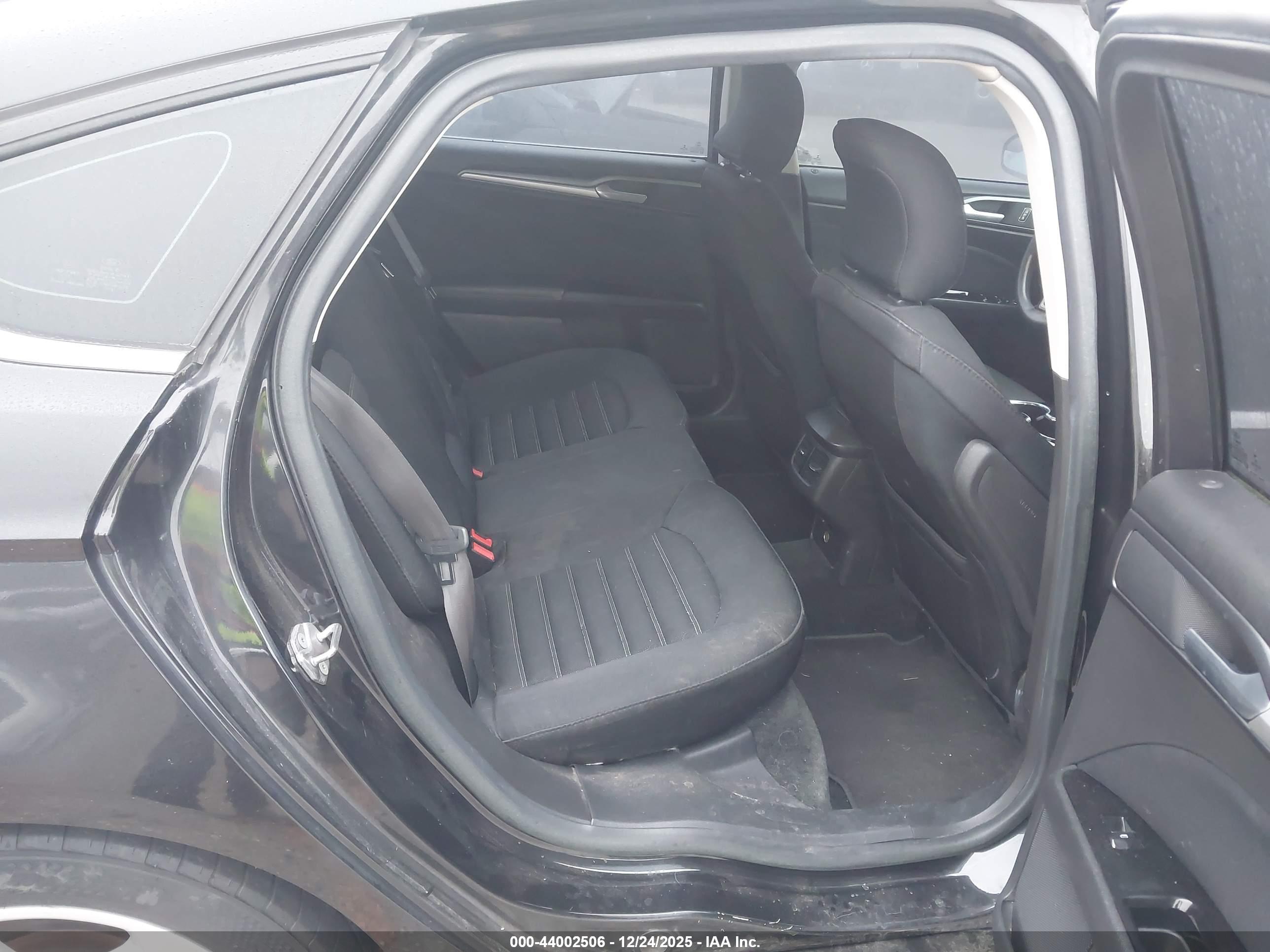 FORD FUSION image 8