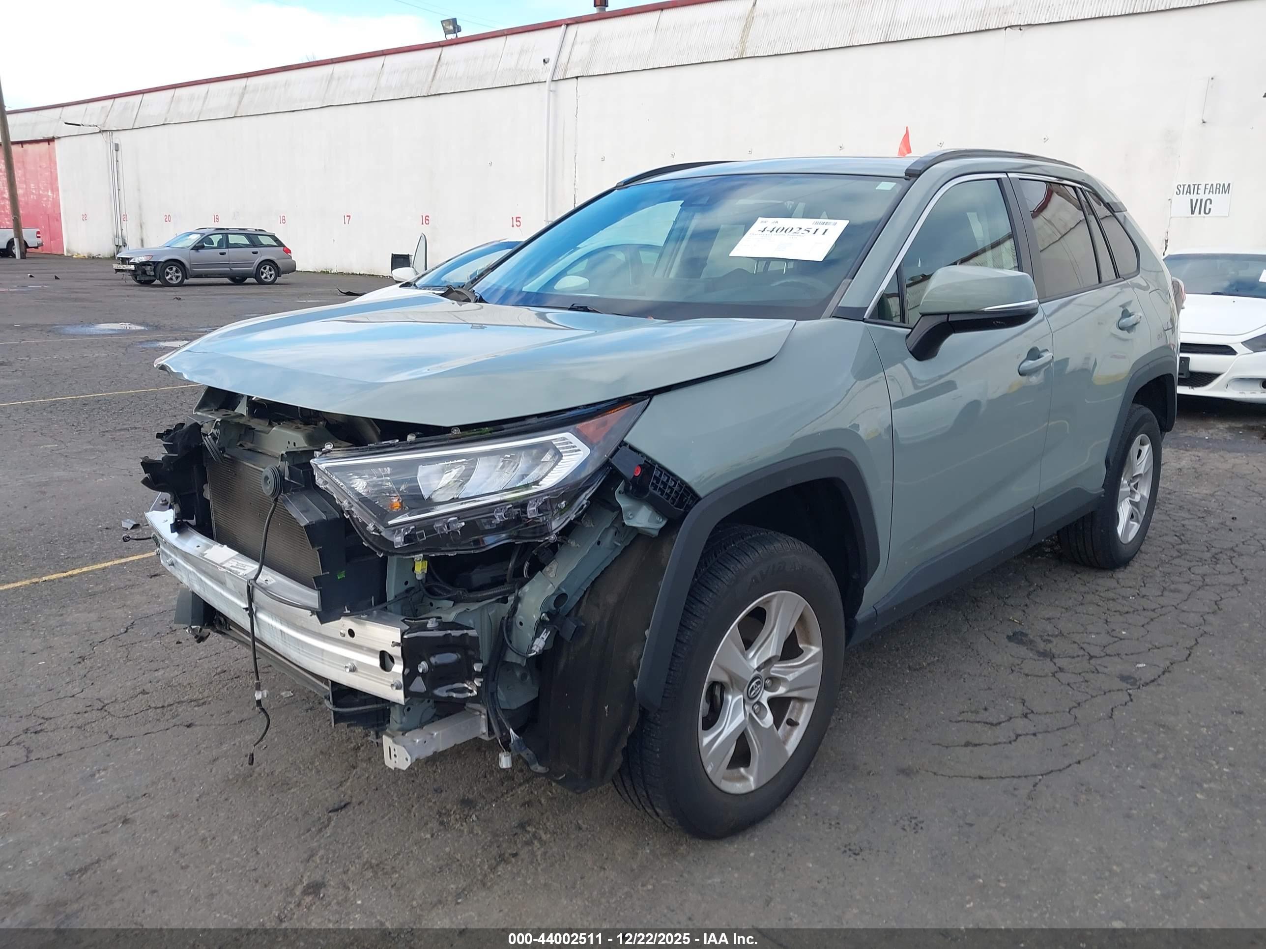 TOYOTA RAV4 image 2