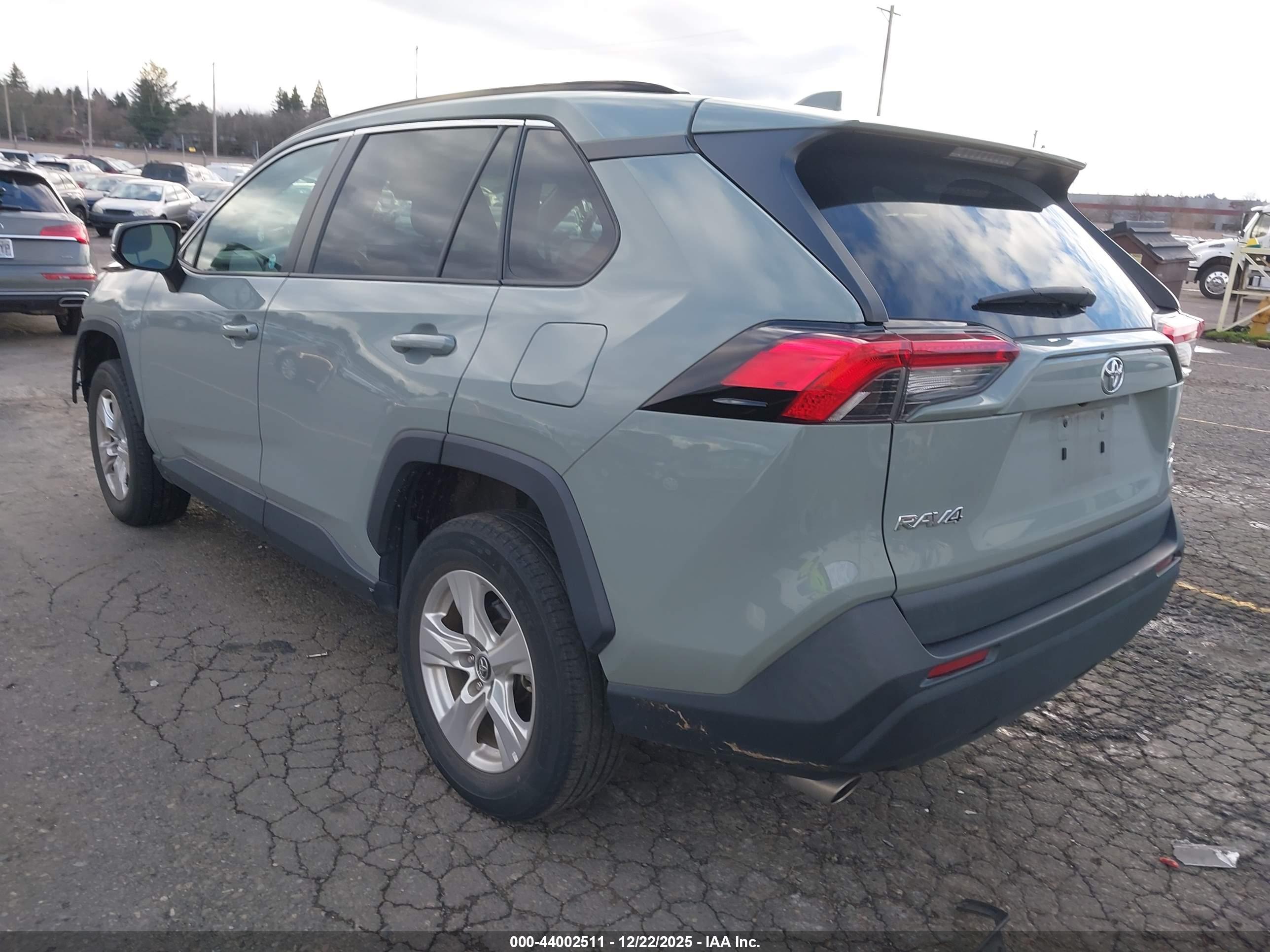 TOYOTA RAV4 image 3