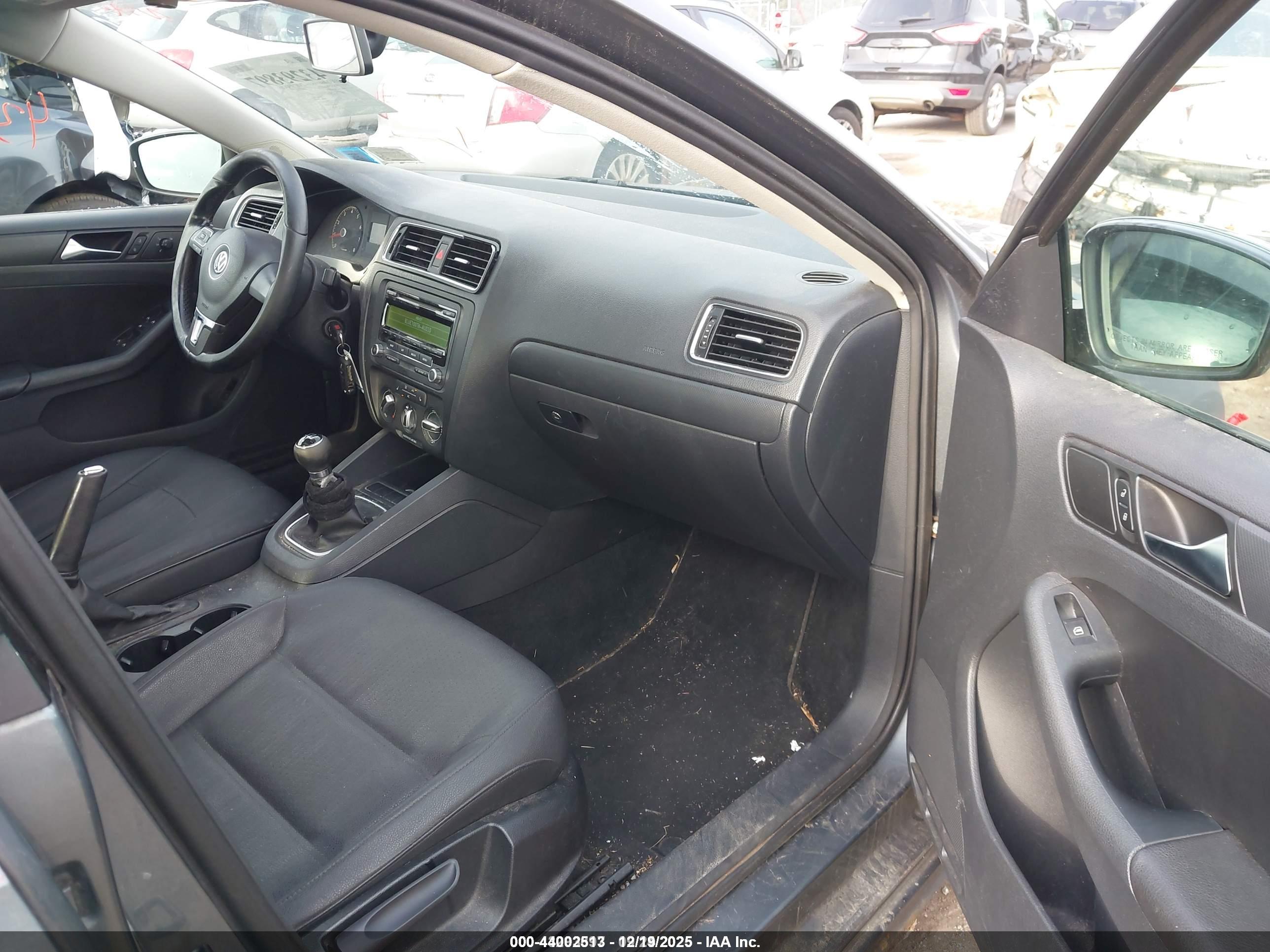 VOLKSWAGEN JETTA image 5