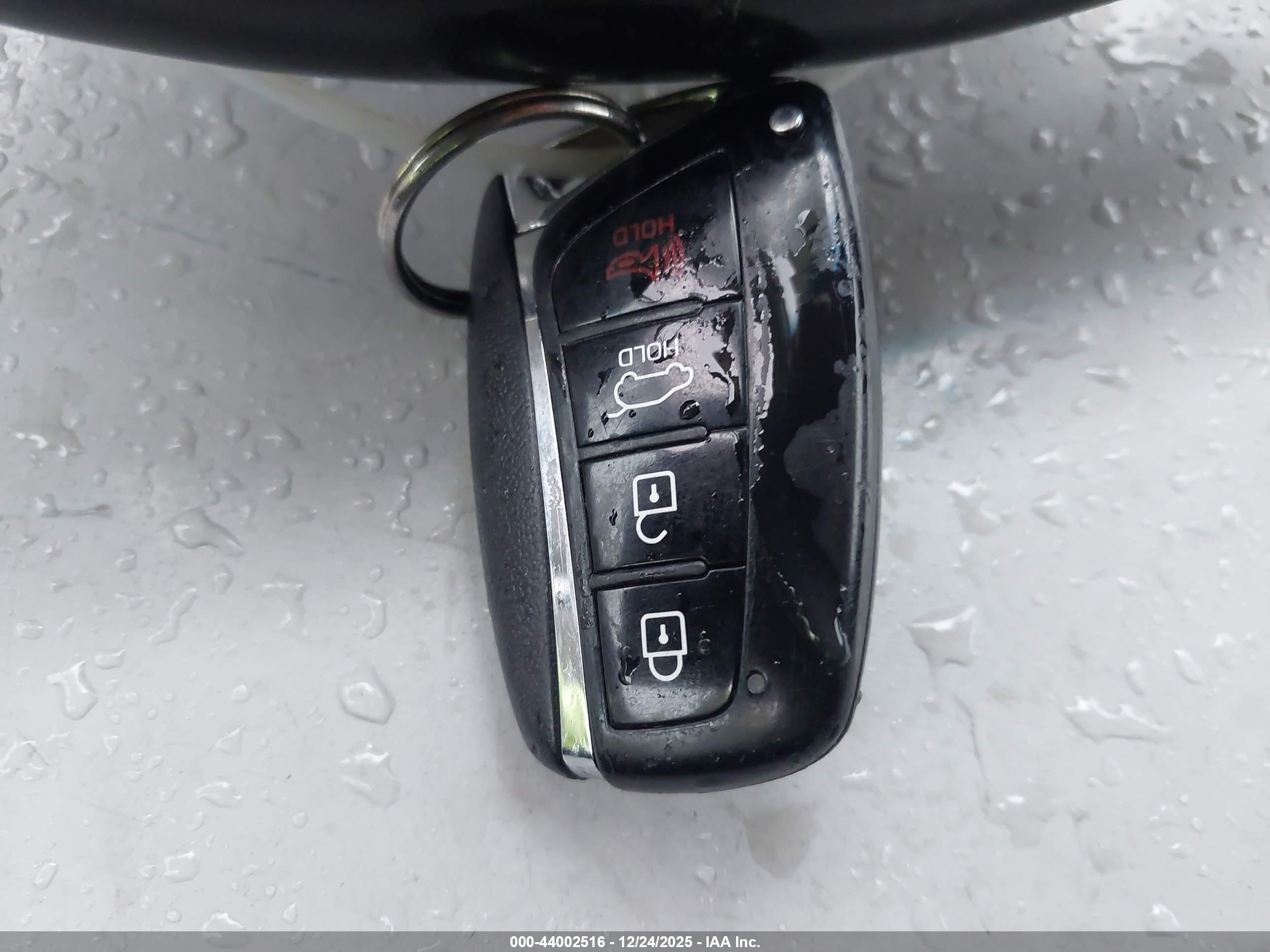 HYUNDAI SANTA image 11