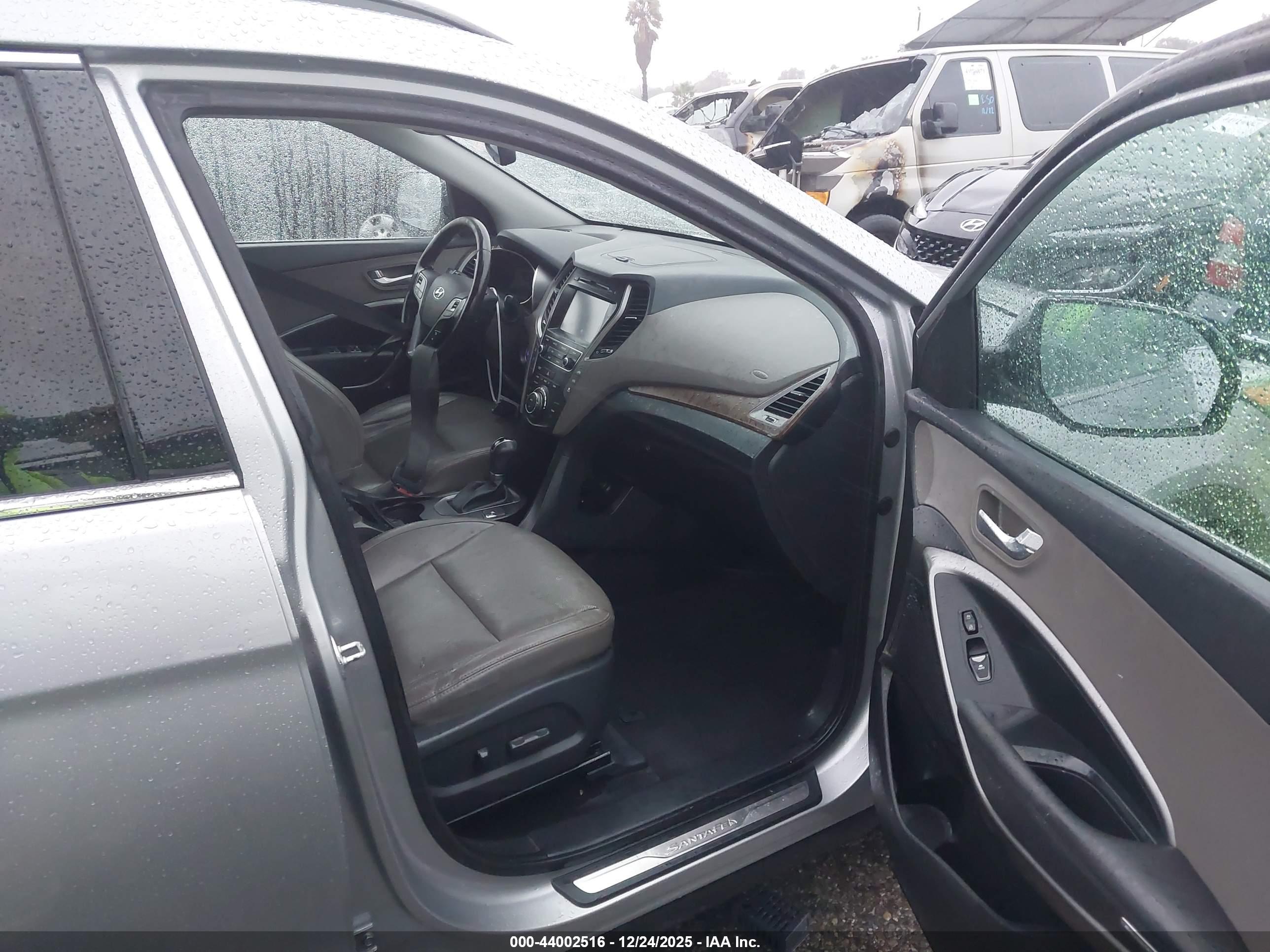 HYUNDAI SANTA image 5