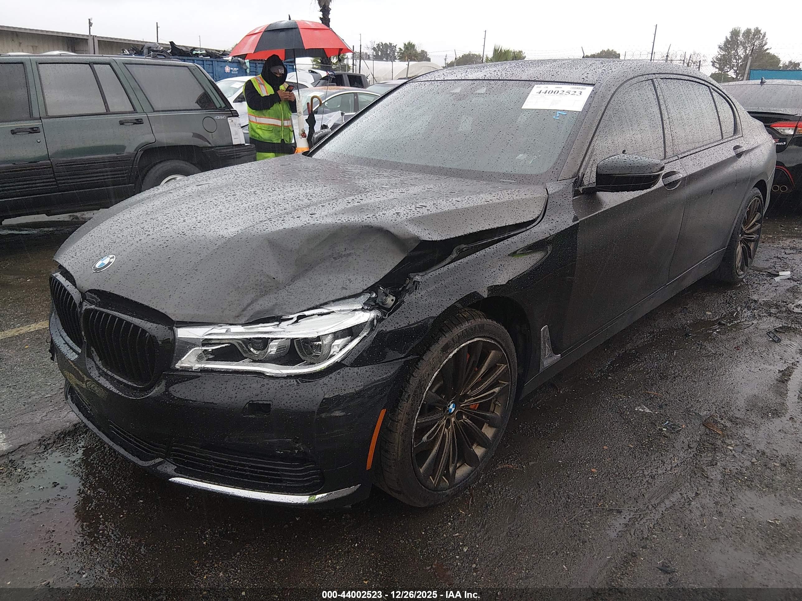 BMW 750I image 2
