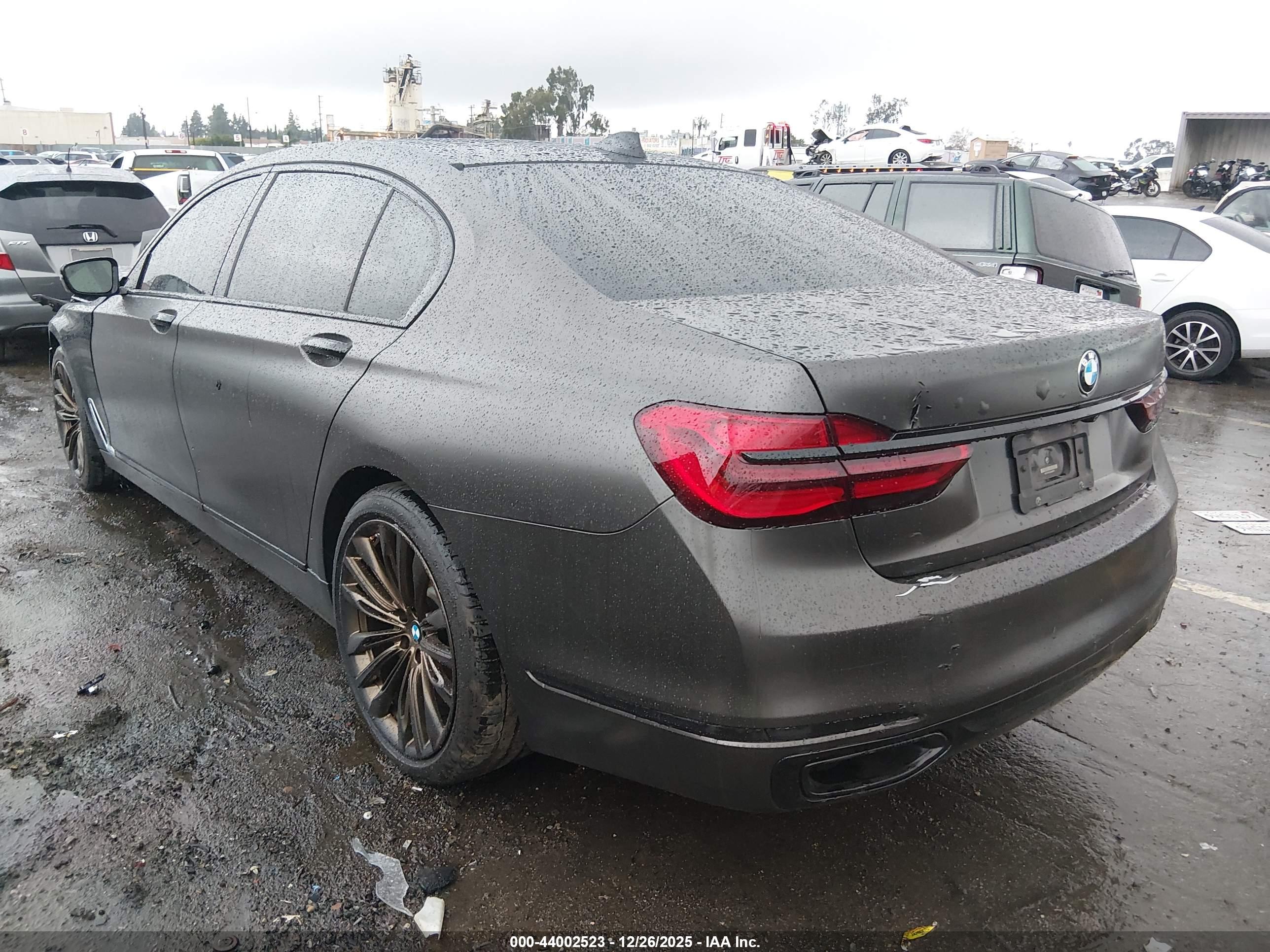 BMW 750I image 3