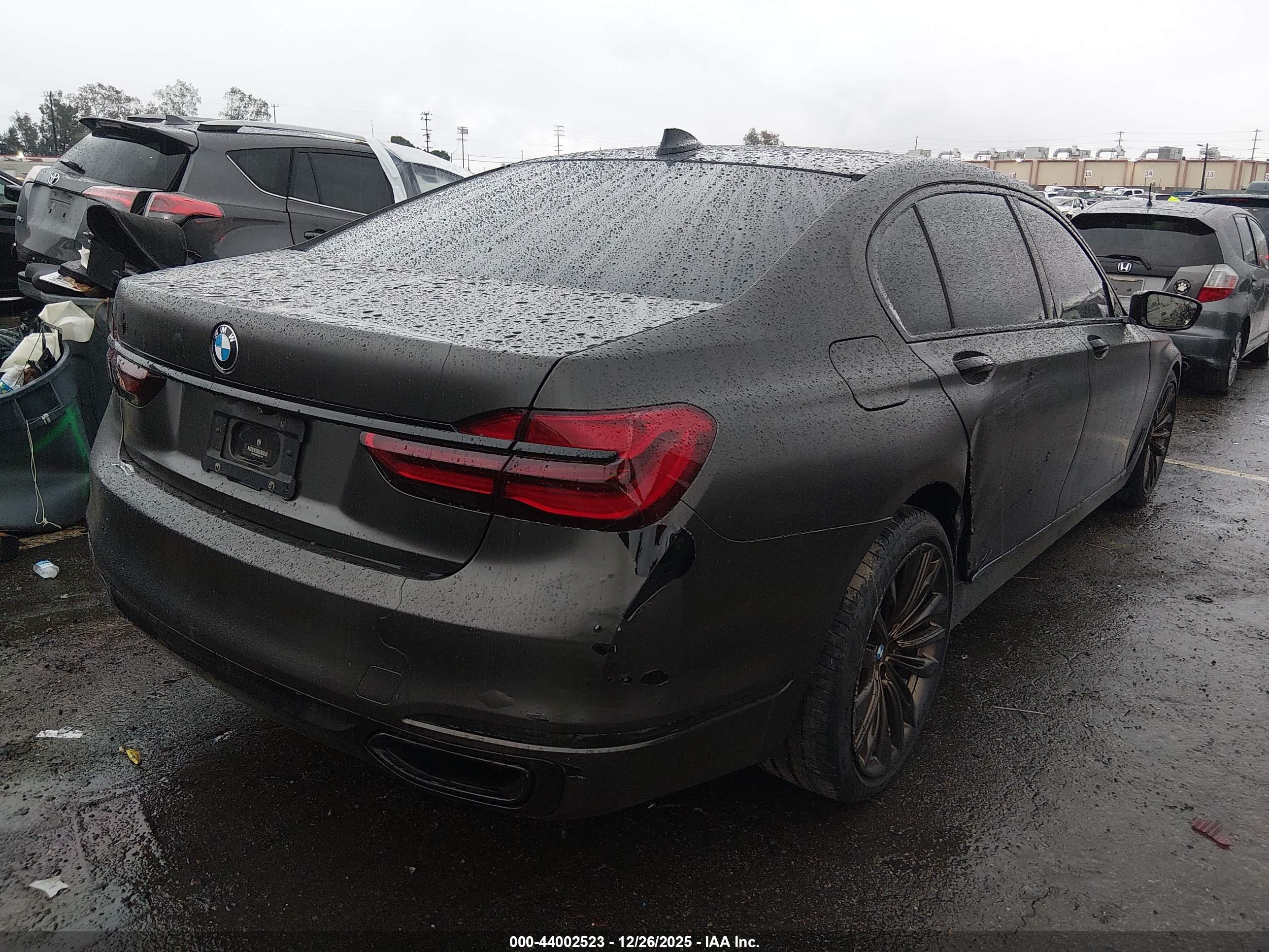 BMW 750I image 4
