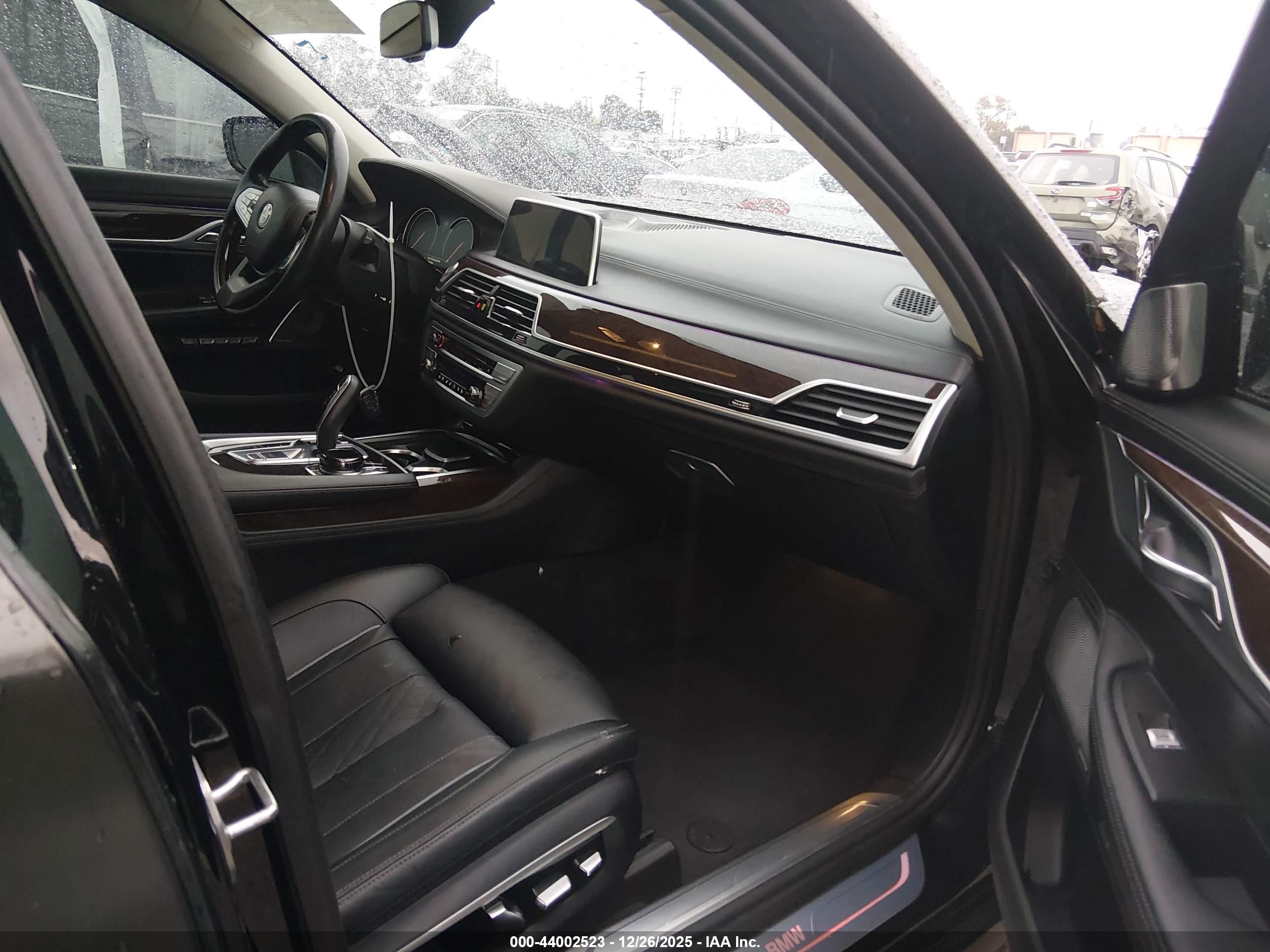 BMW 750I image 5