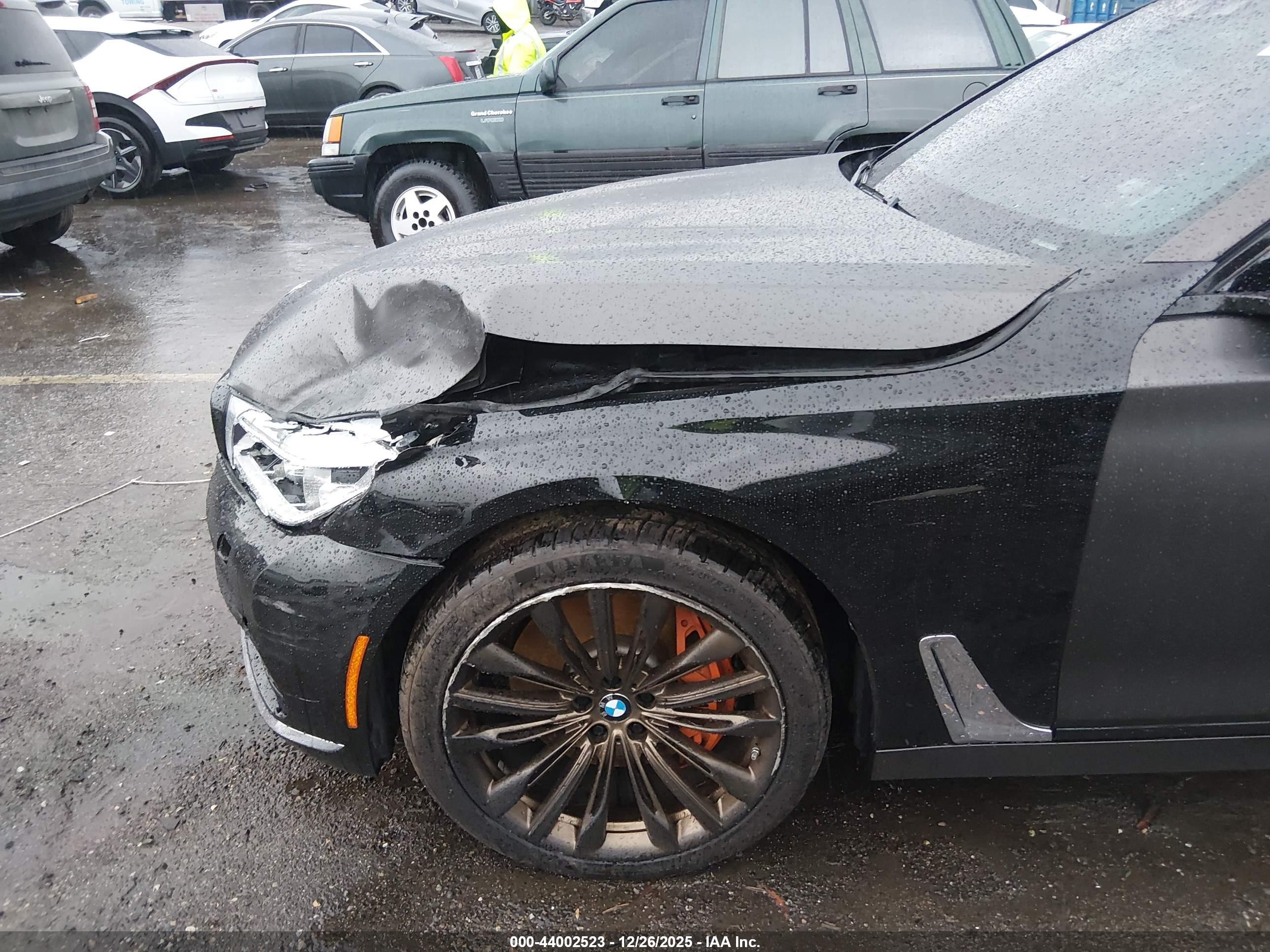 BMW 750I image 6