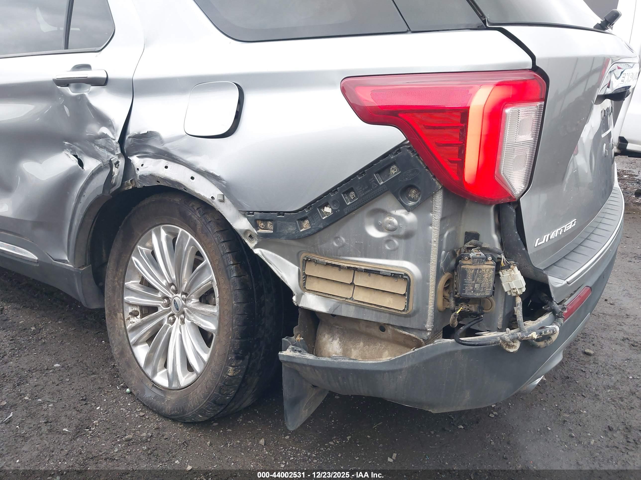 FORD EXPLORER image 6