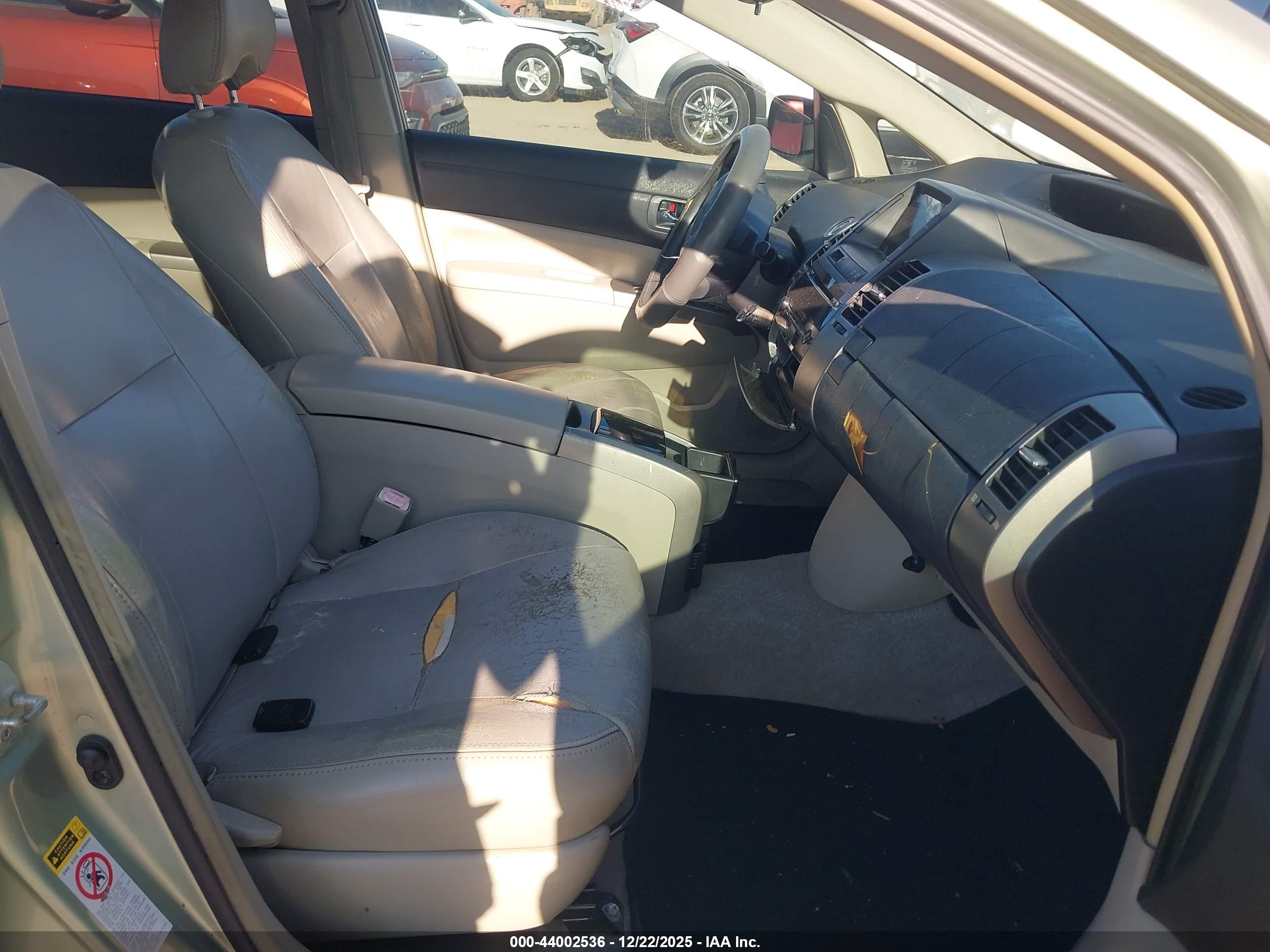 TOYOTA PRIUS image 5