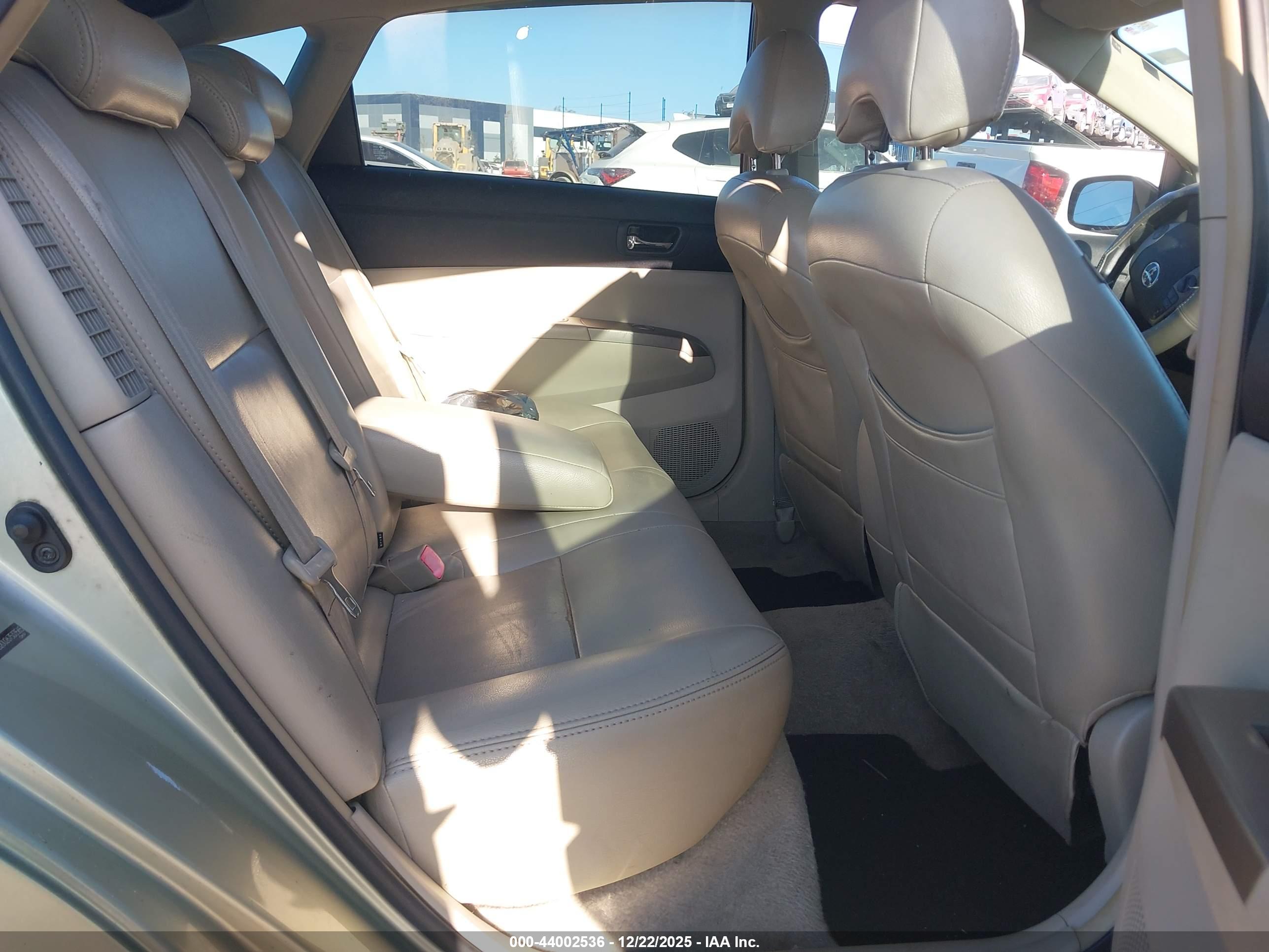 TOYOTA PRIUS image 8