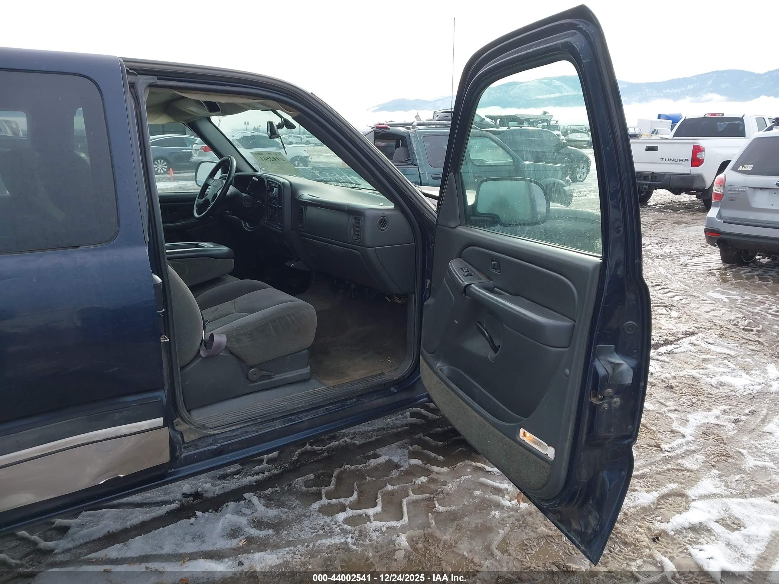 CHEVROLET SILVERADO image 5