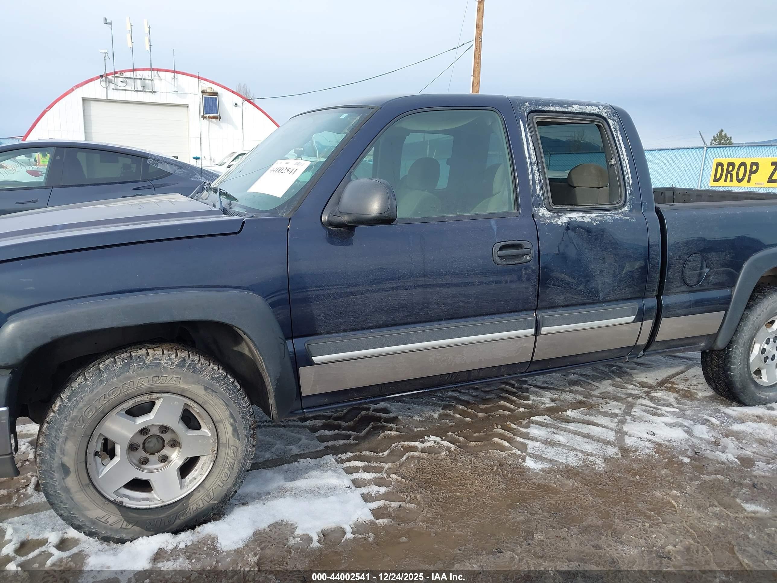 CHEVROLET SILVERADO image 6